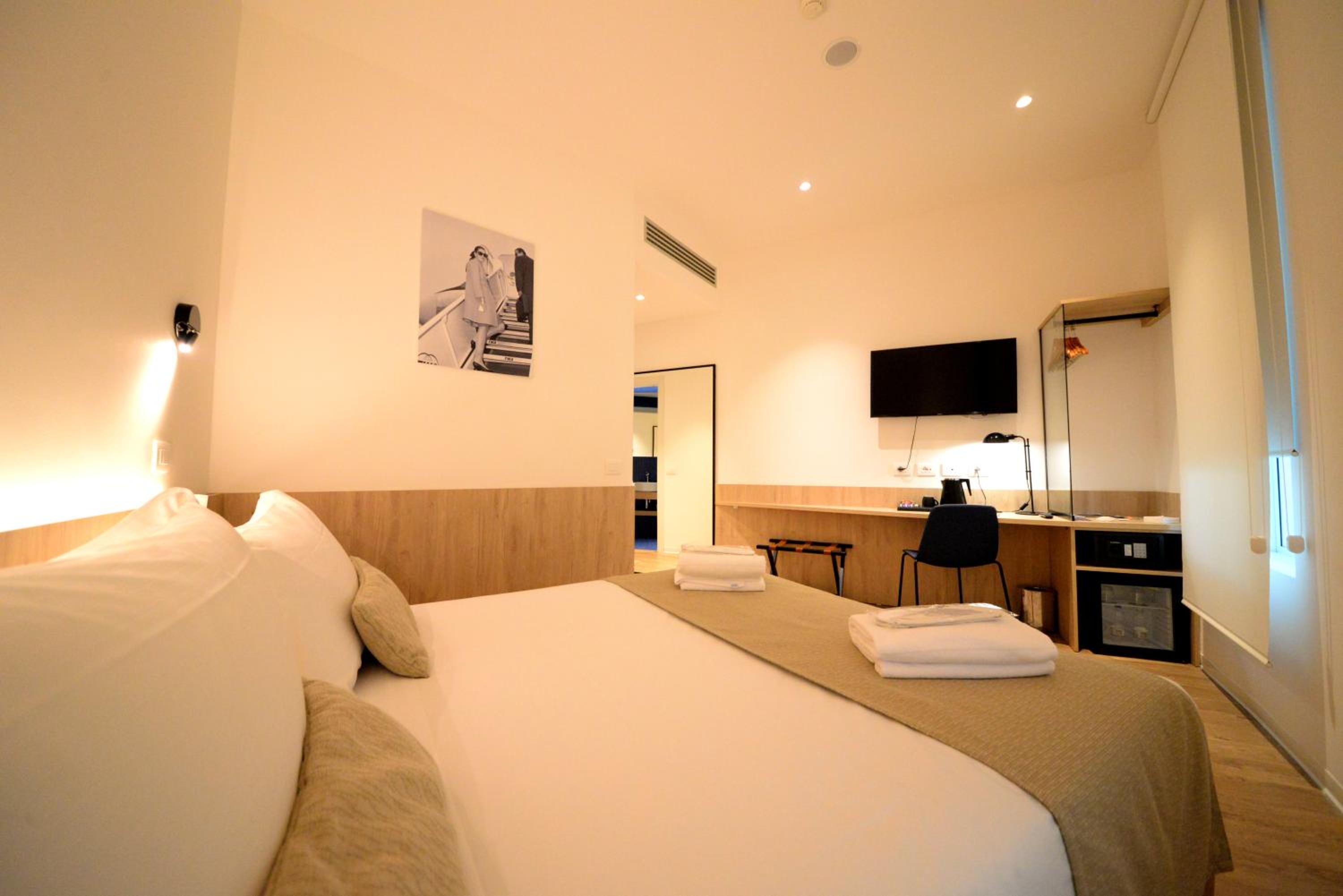 Double Room - Photo 5