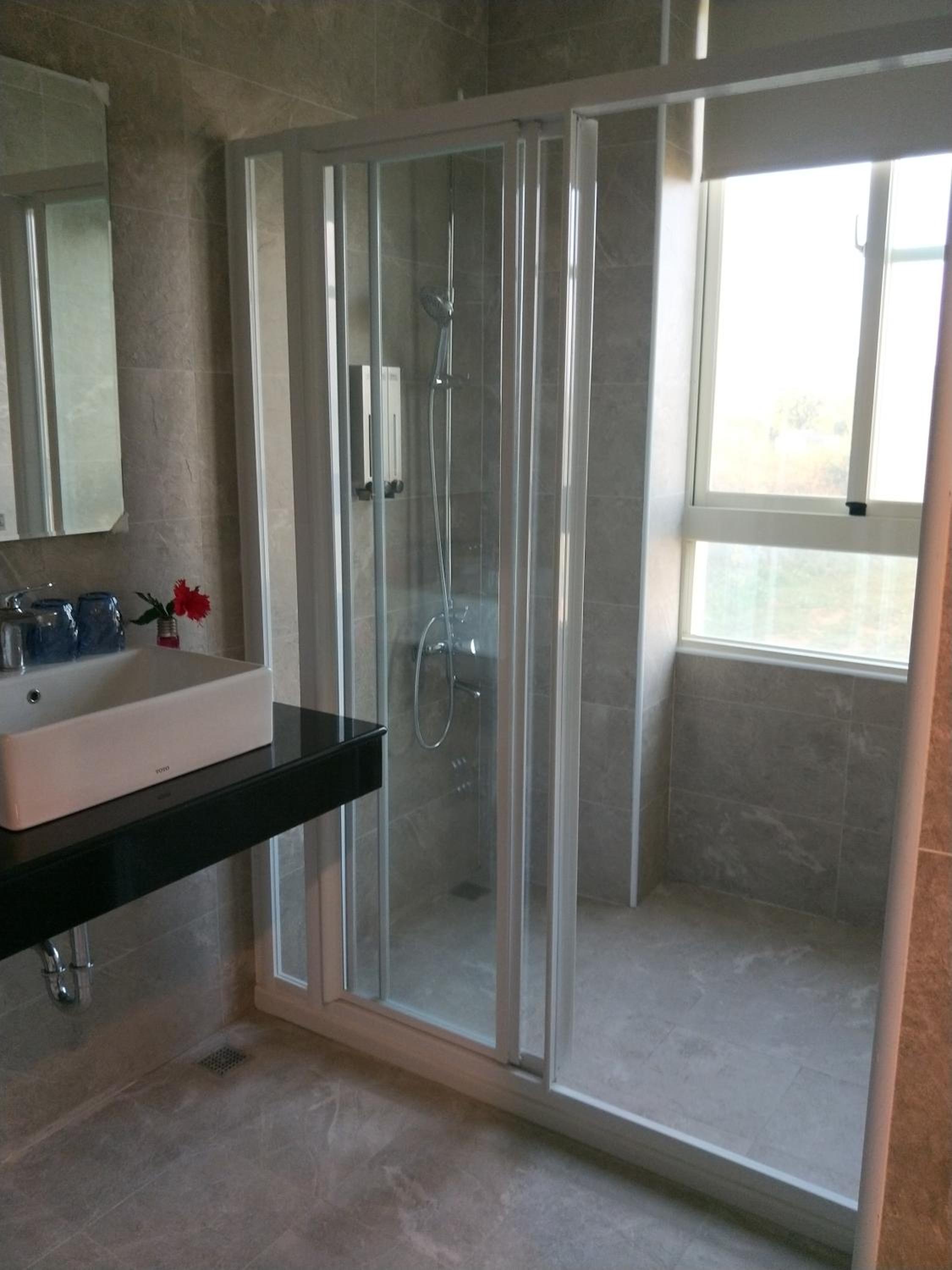 Deluxe Double Room with Balcony - Photo 18