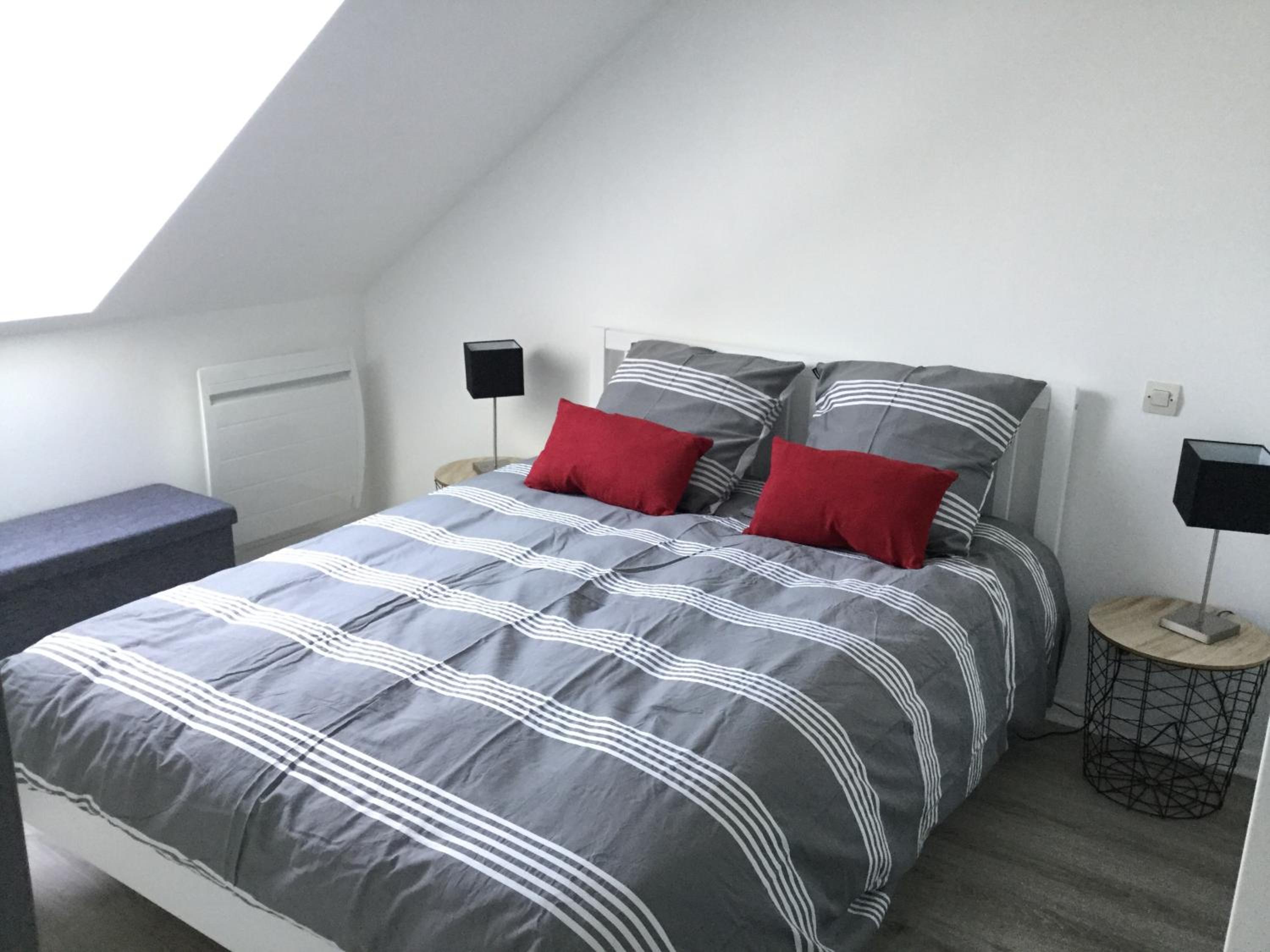 One-Bedroom Apartment - Photo 12
