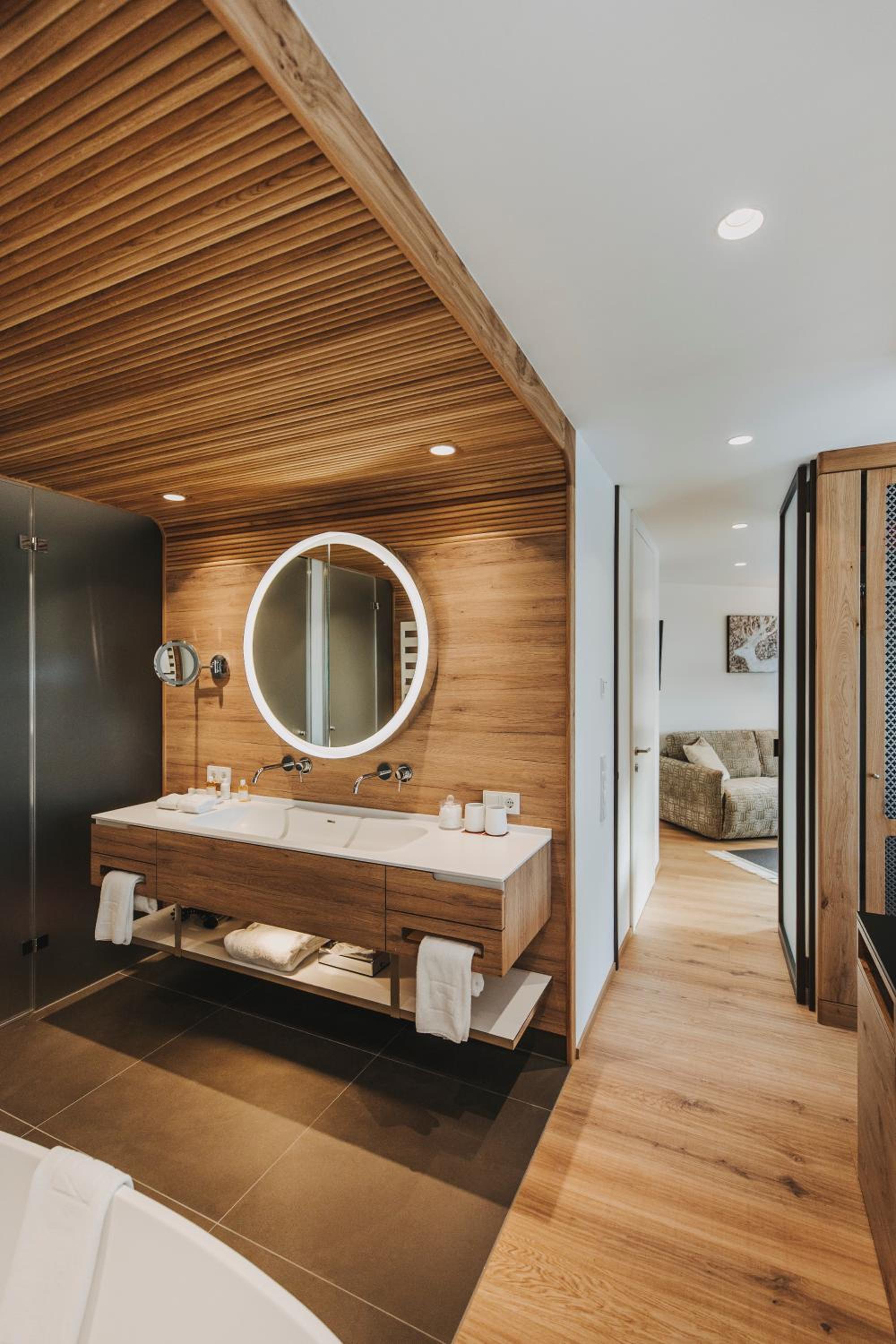 Suite with Mountain View - Photo 3
