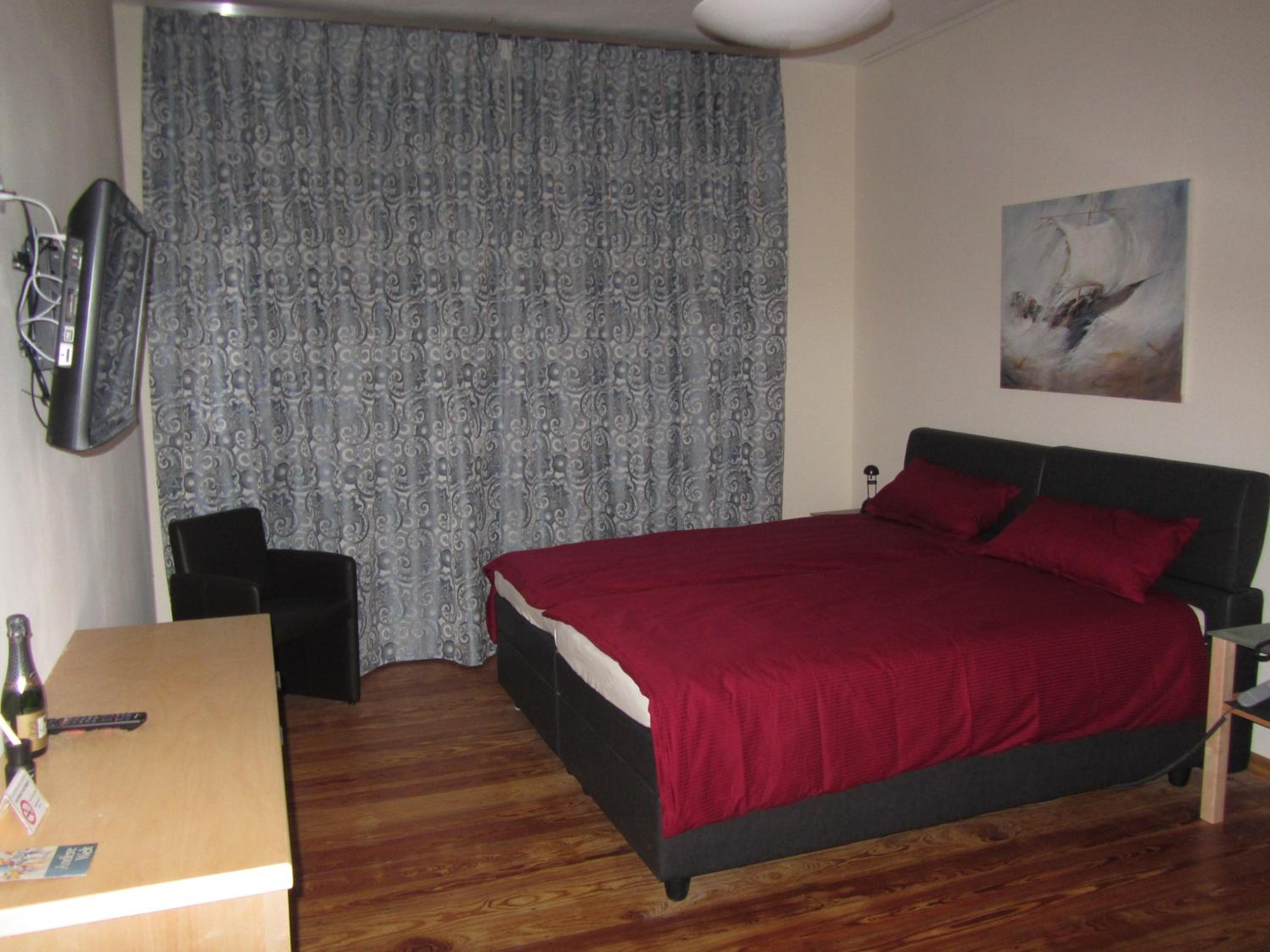 Single Room with Bathroom photo 3