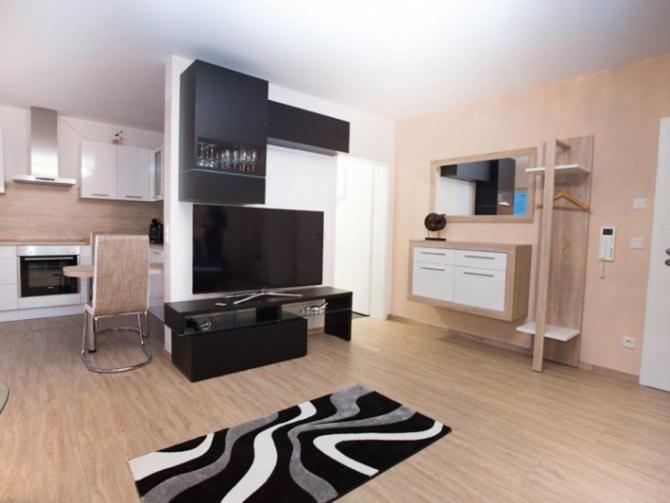  Ground Floor Apartment with Terrace photo 2