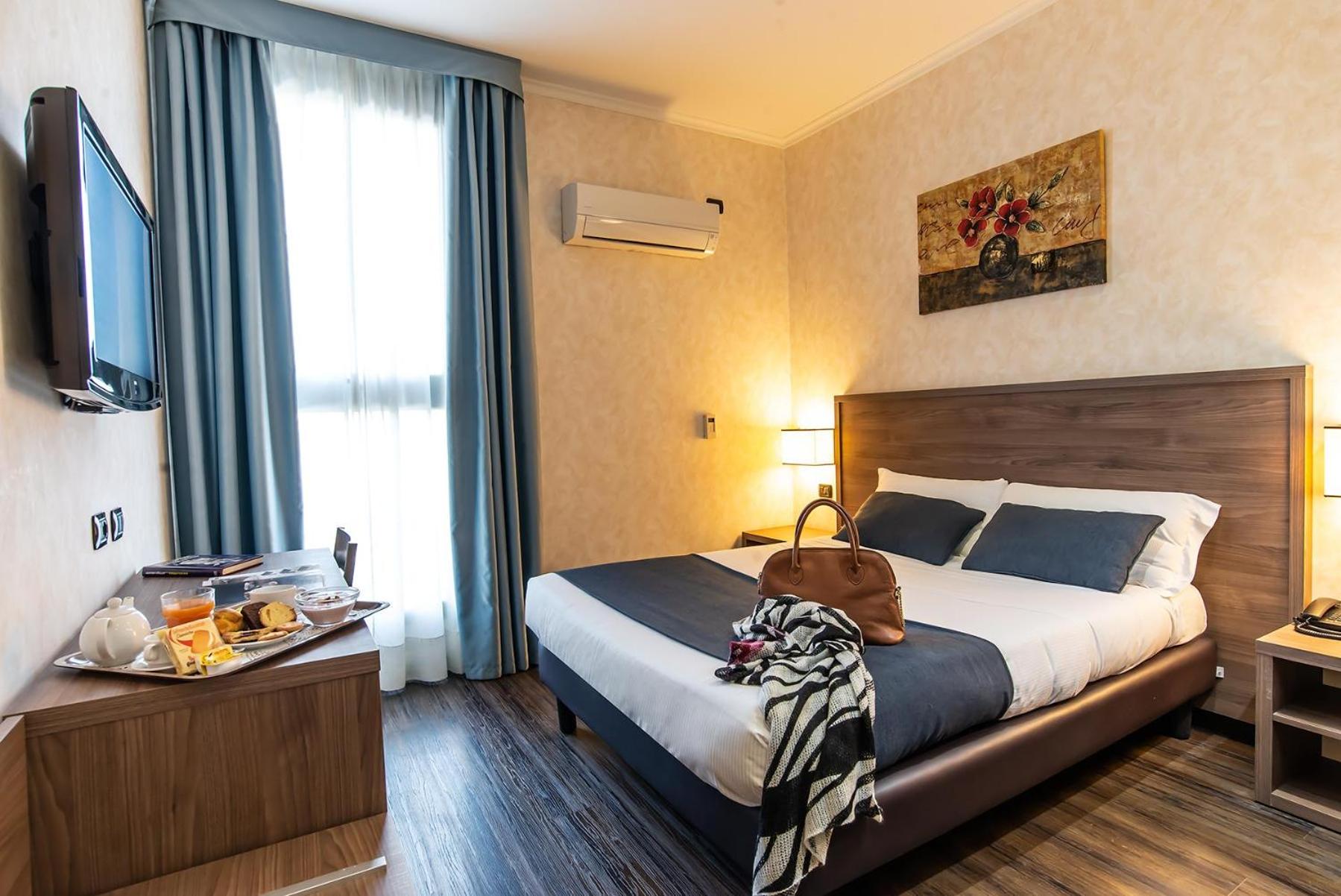 Double or Twin Room - Photo 7