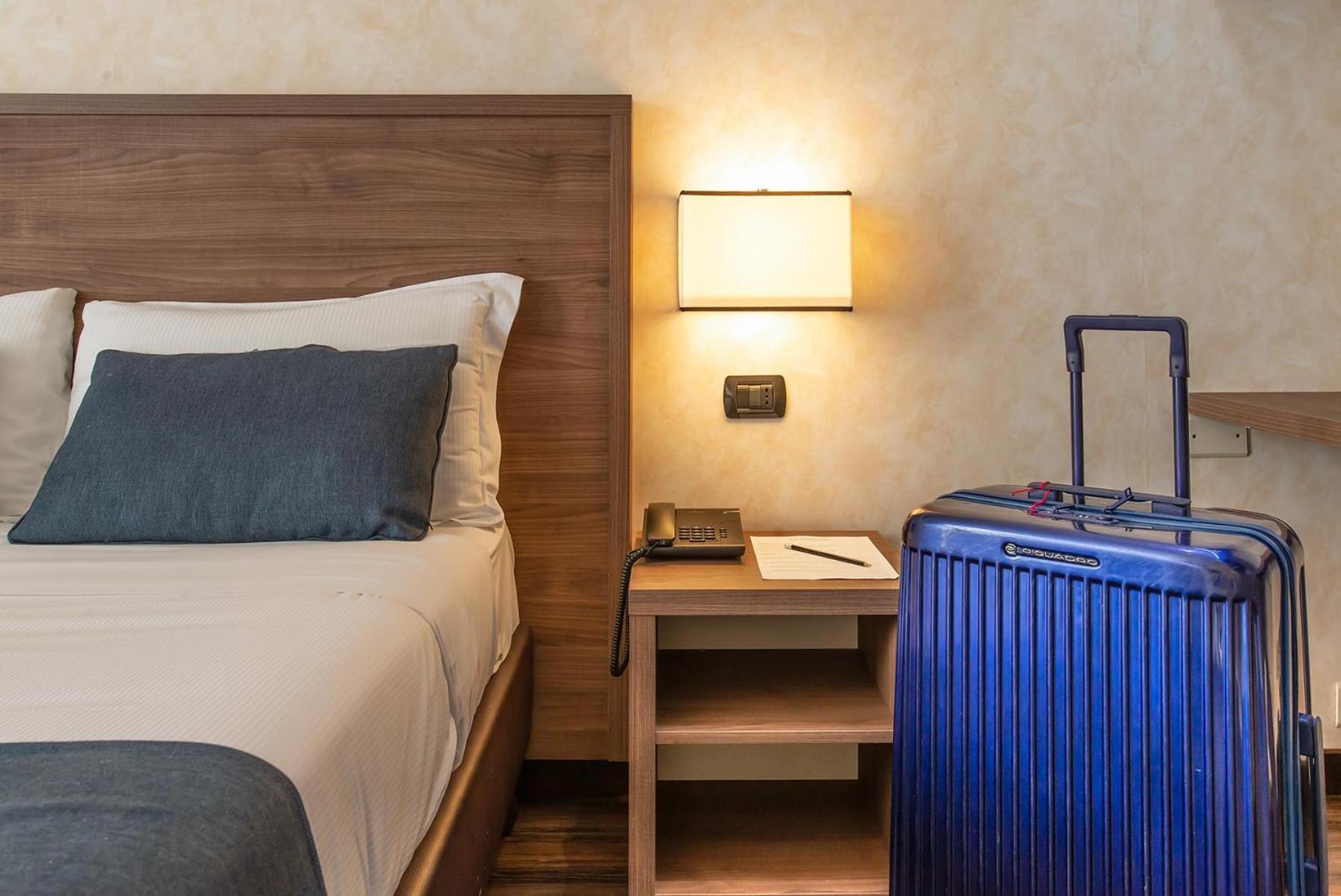 Double or Twin Room - Photo 6