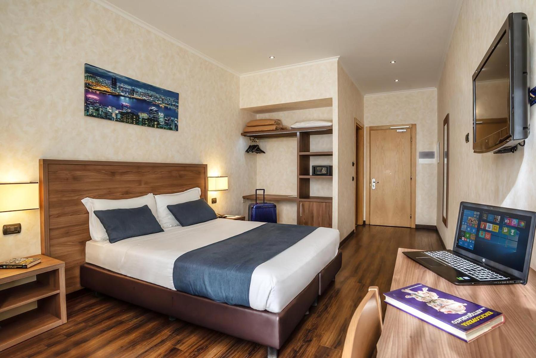 Double or Twin Room - Photo 5