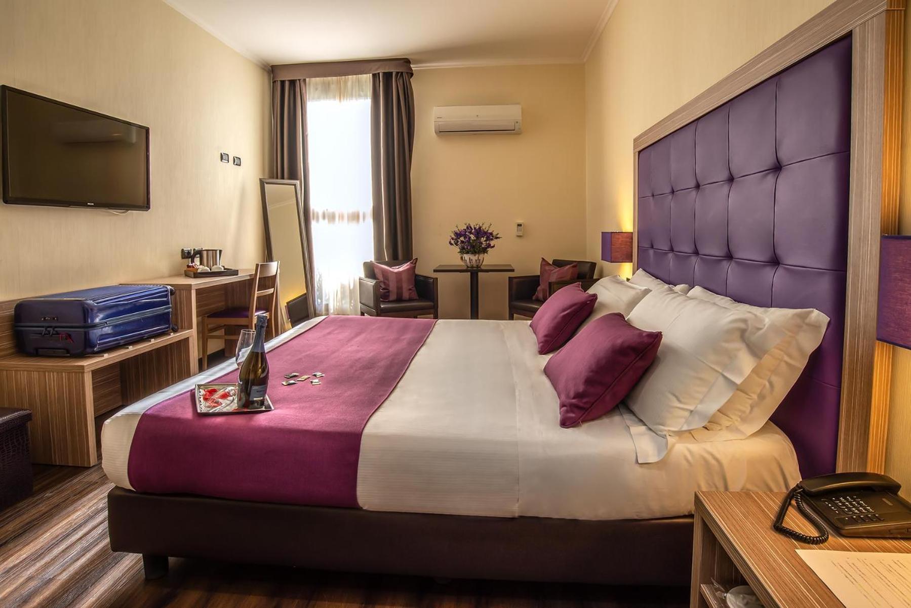 Deluxe Double Room - Photo 4