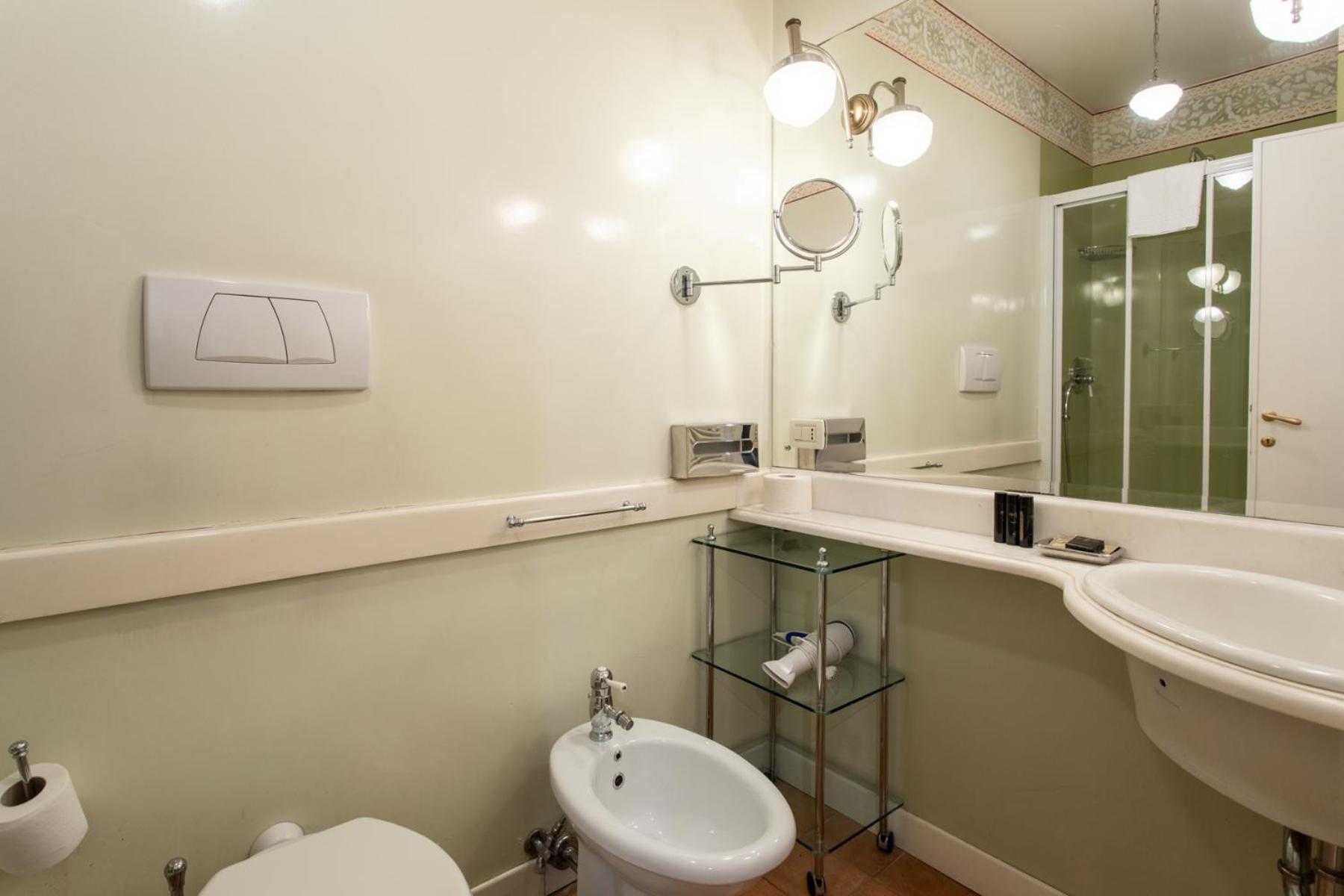One-Bedroom Apartment with Terrace Split Level (4 Adults) photo 3