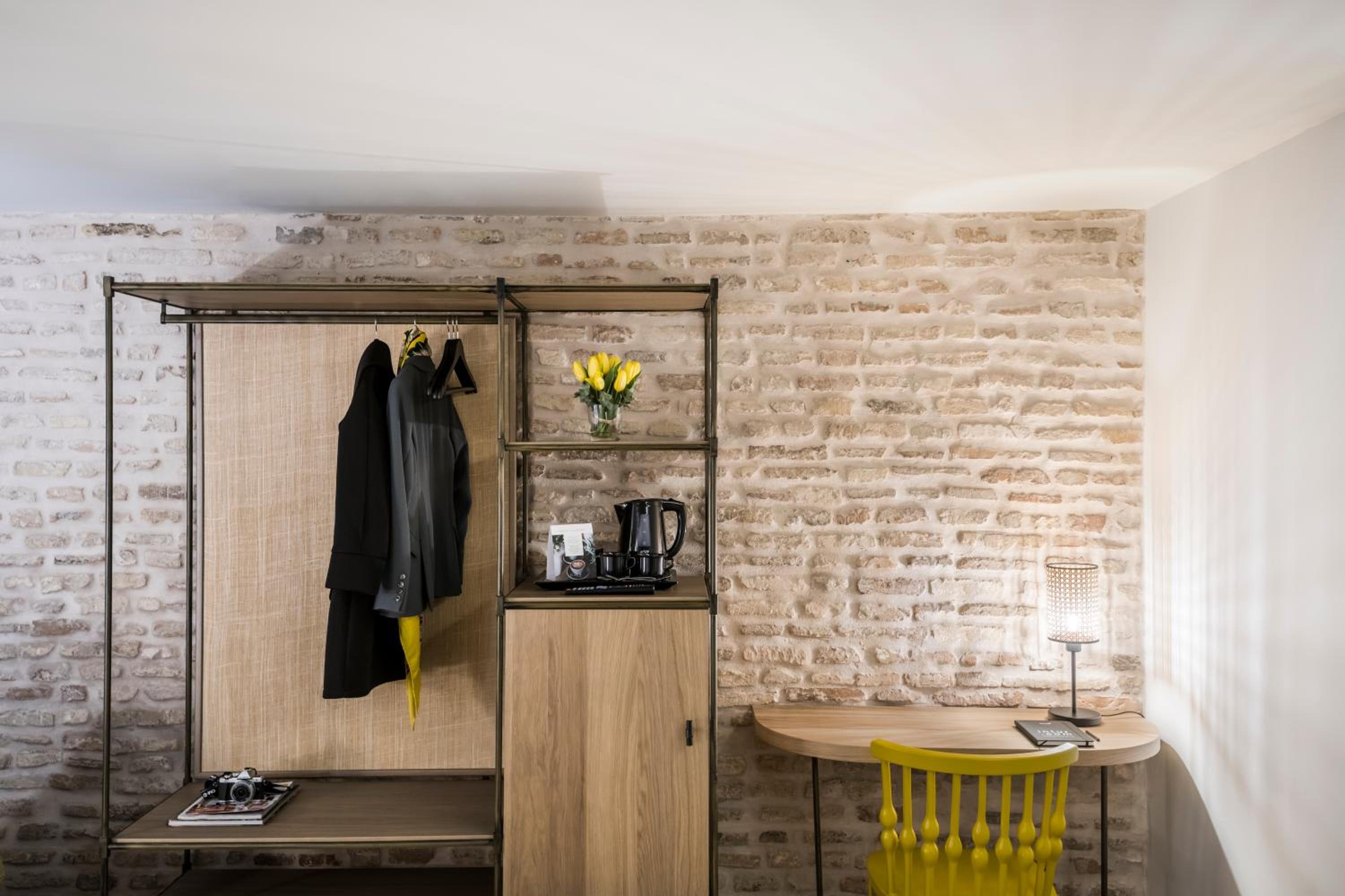 Double or Twin Room - Photo 9