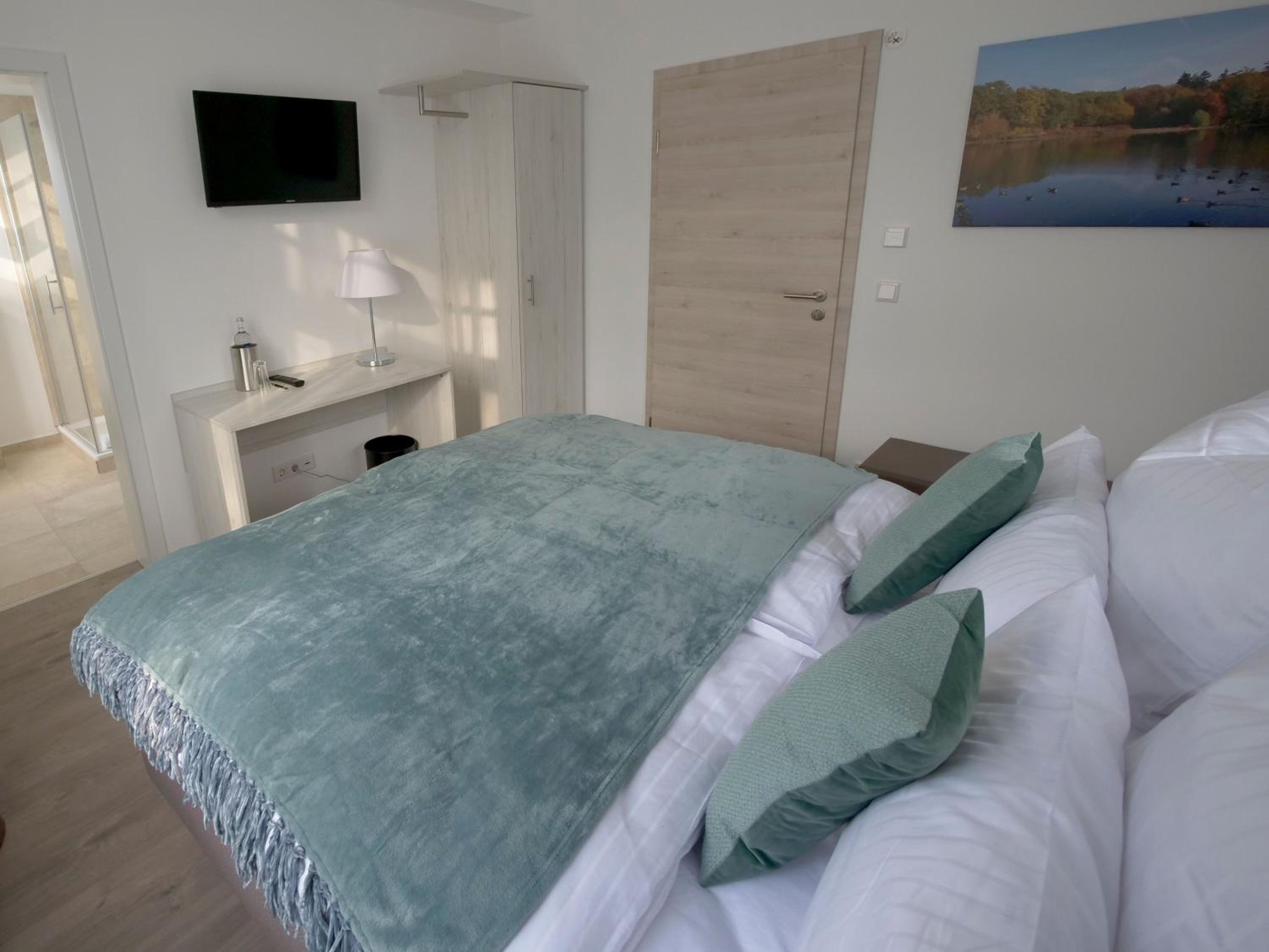 Double Room - Photo 25