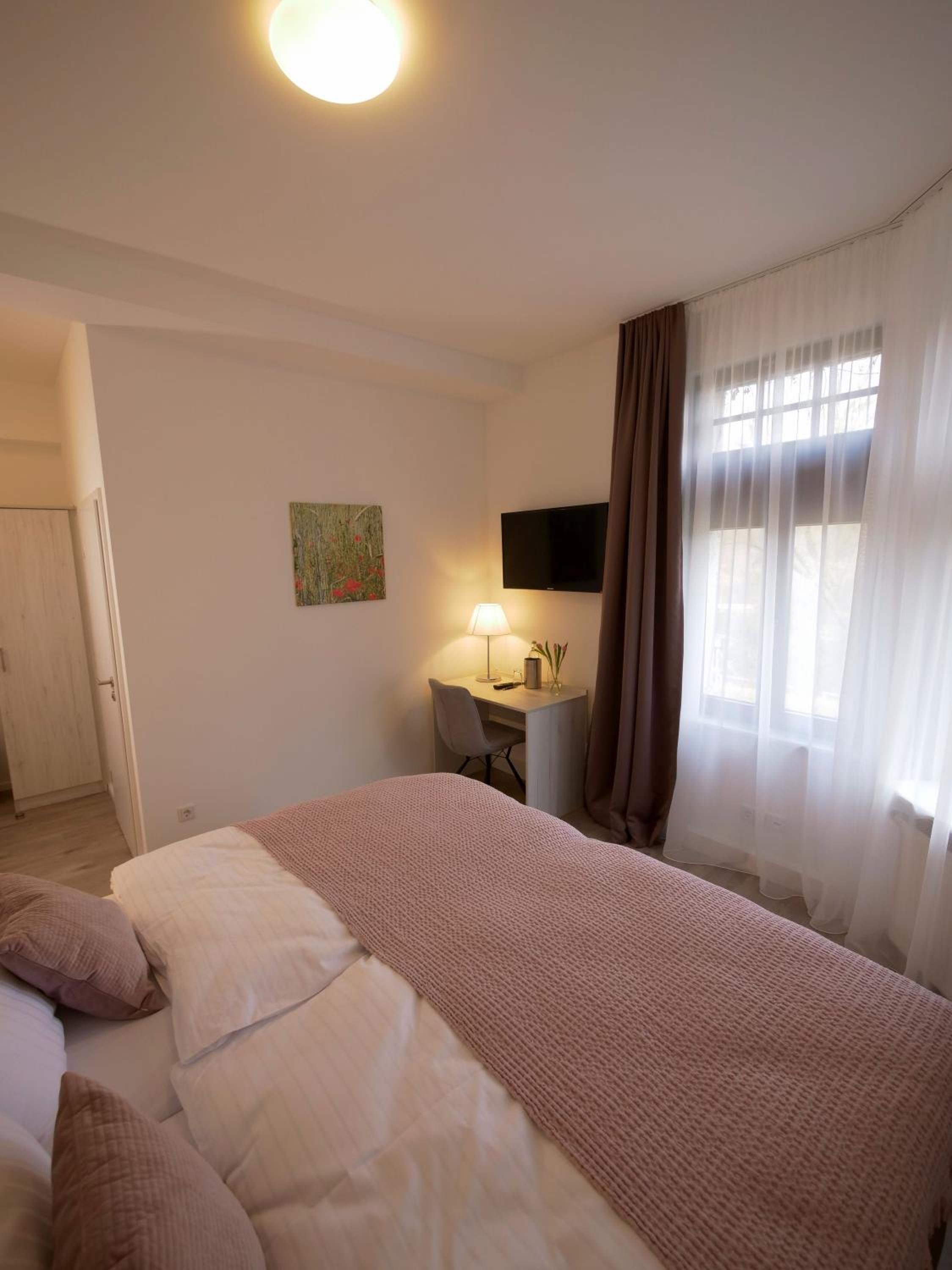 Double Room - Photo 31