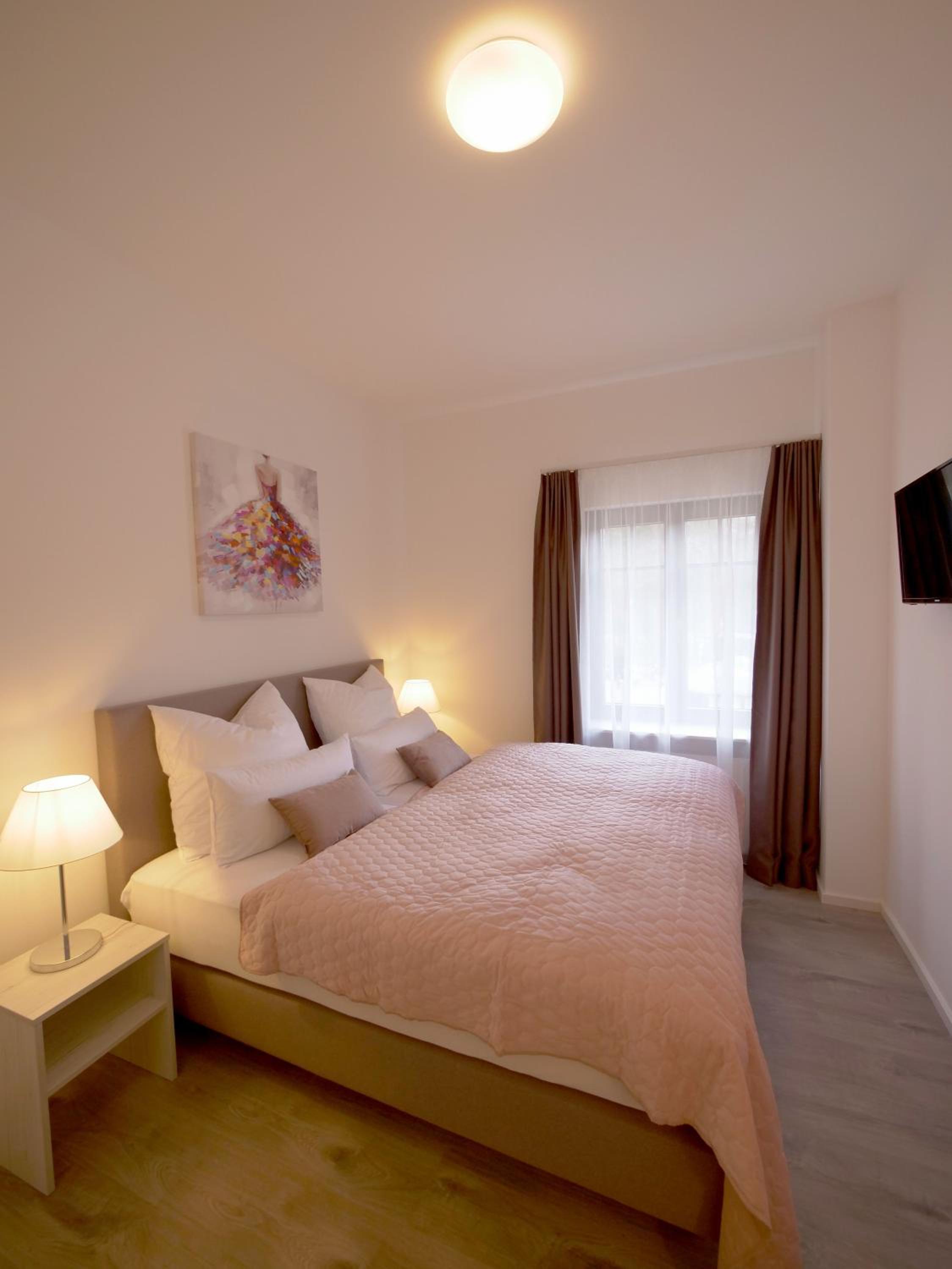 Double Room - Photo 16