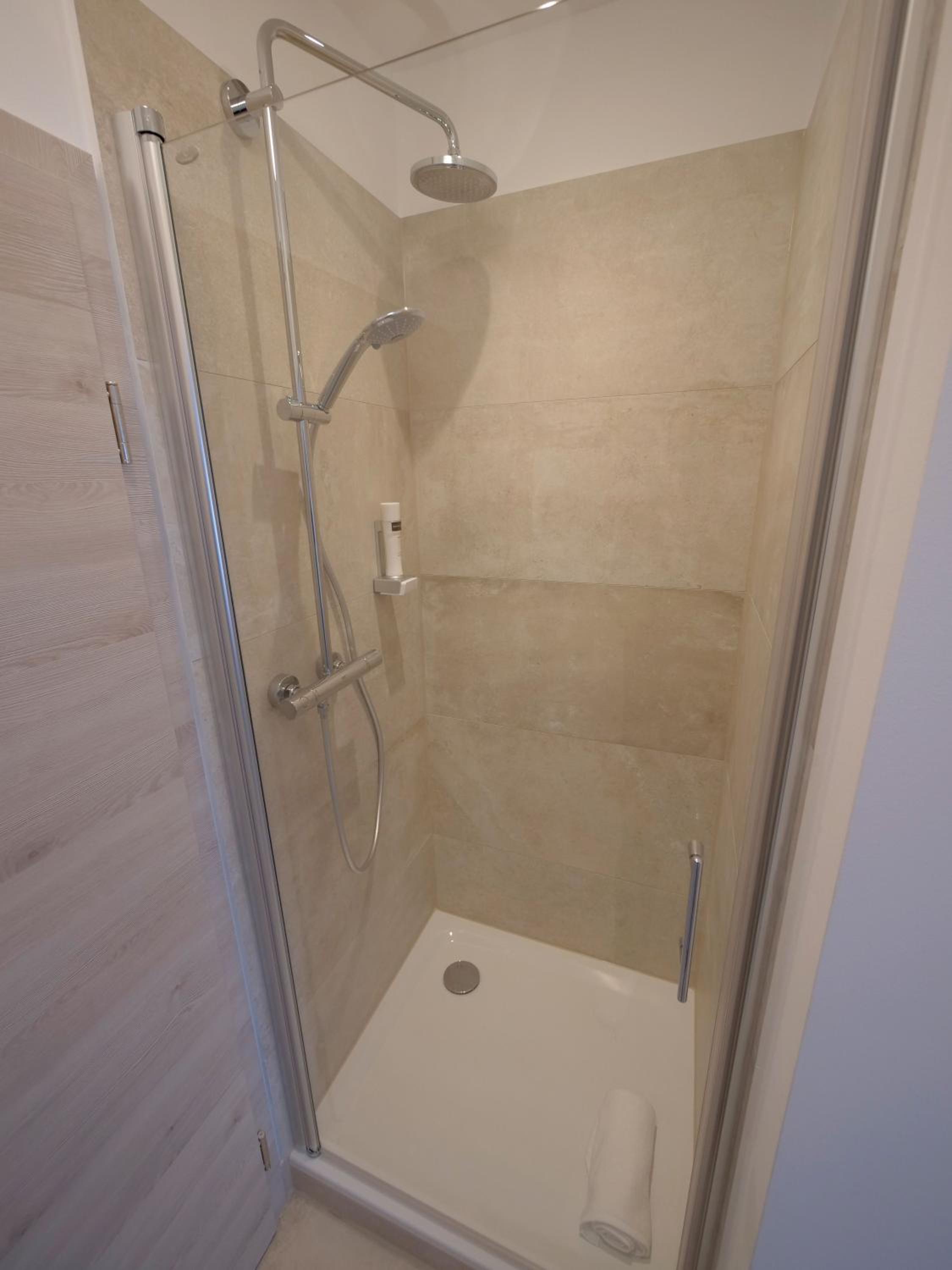 Double Room - Photo 11