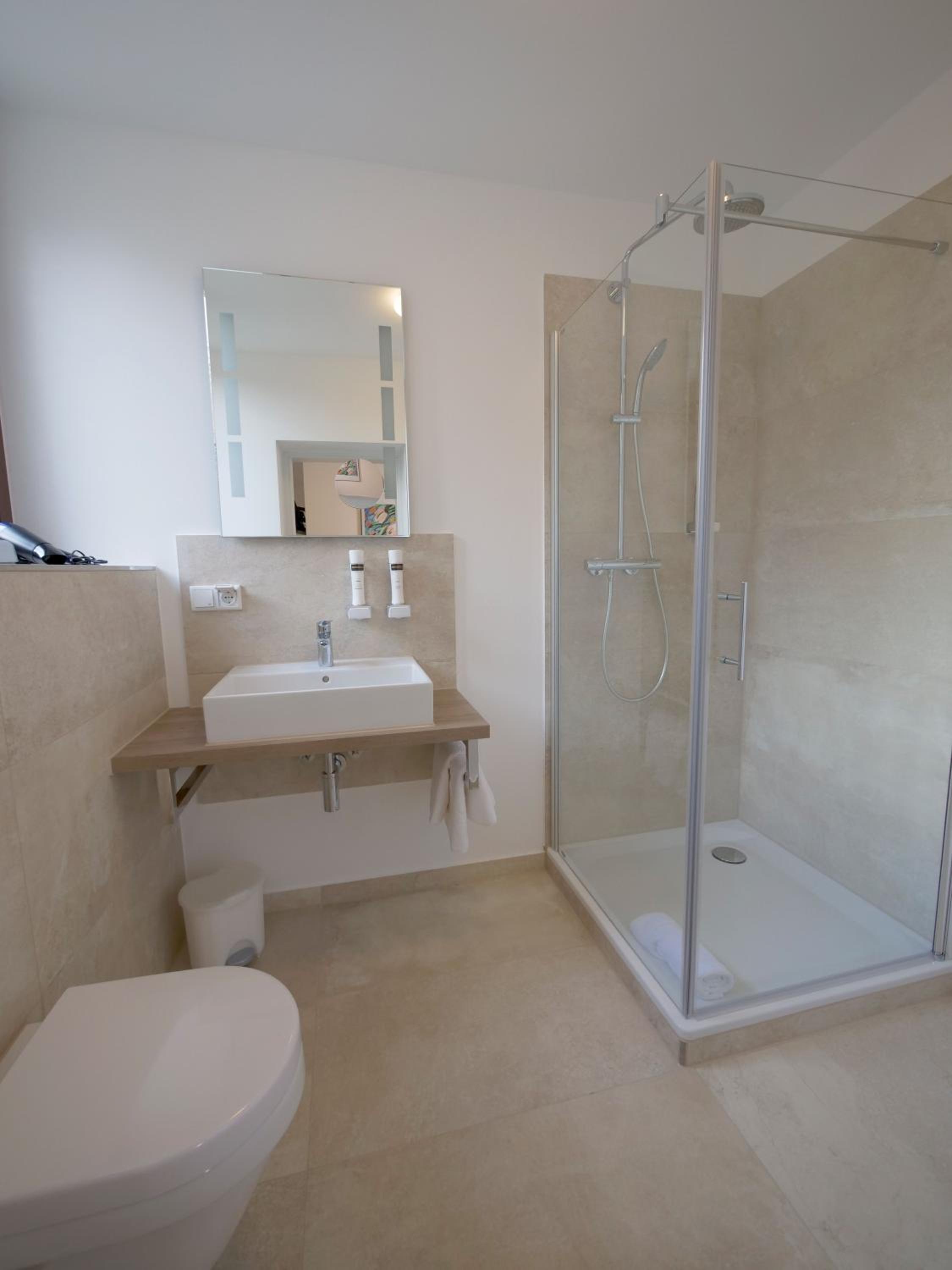 Double Room - Photo 9