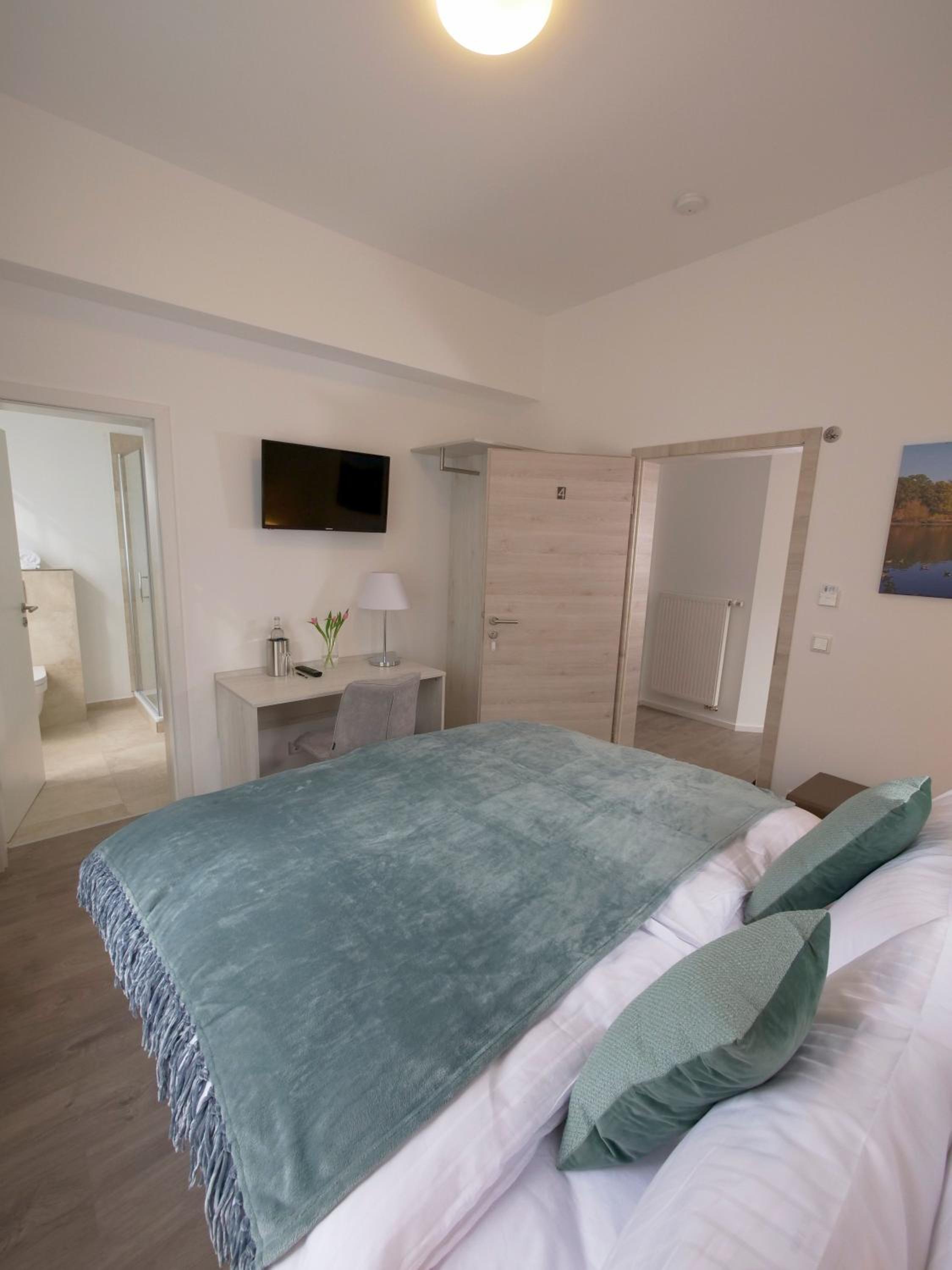 Double Room - Photo 6