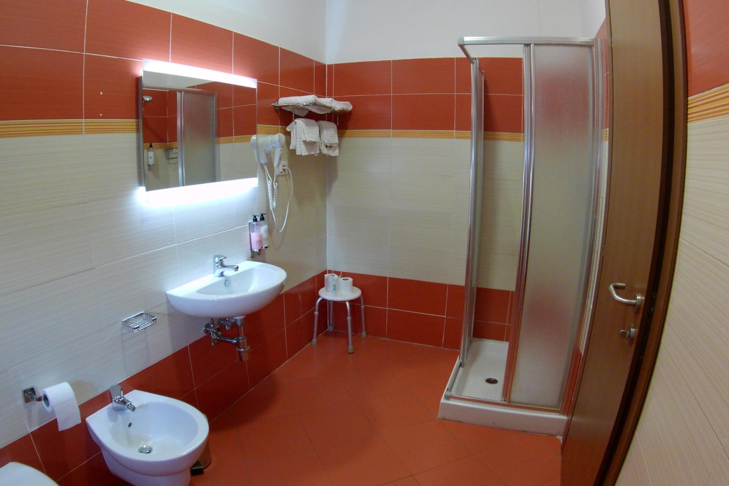 Double or Twin Room - Photo 3