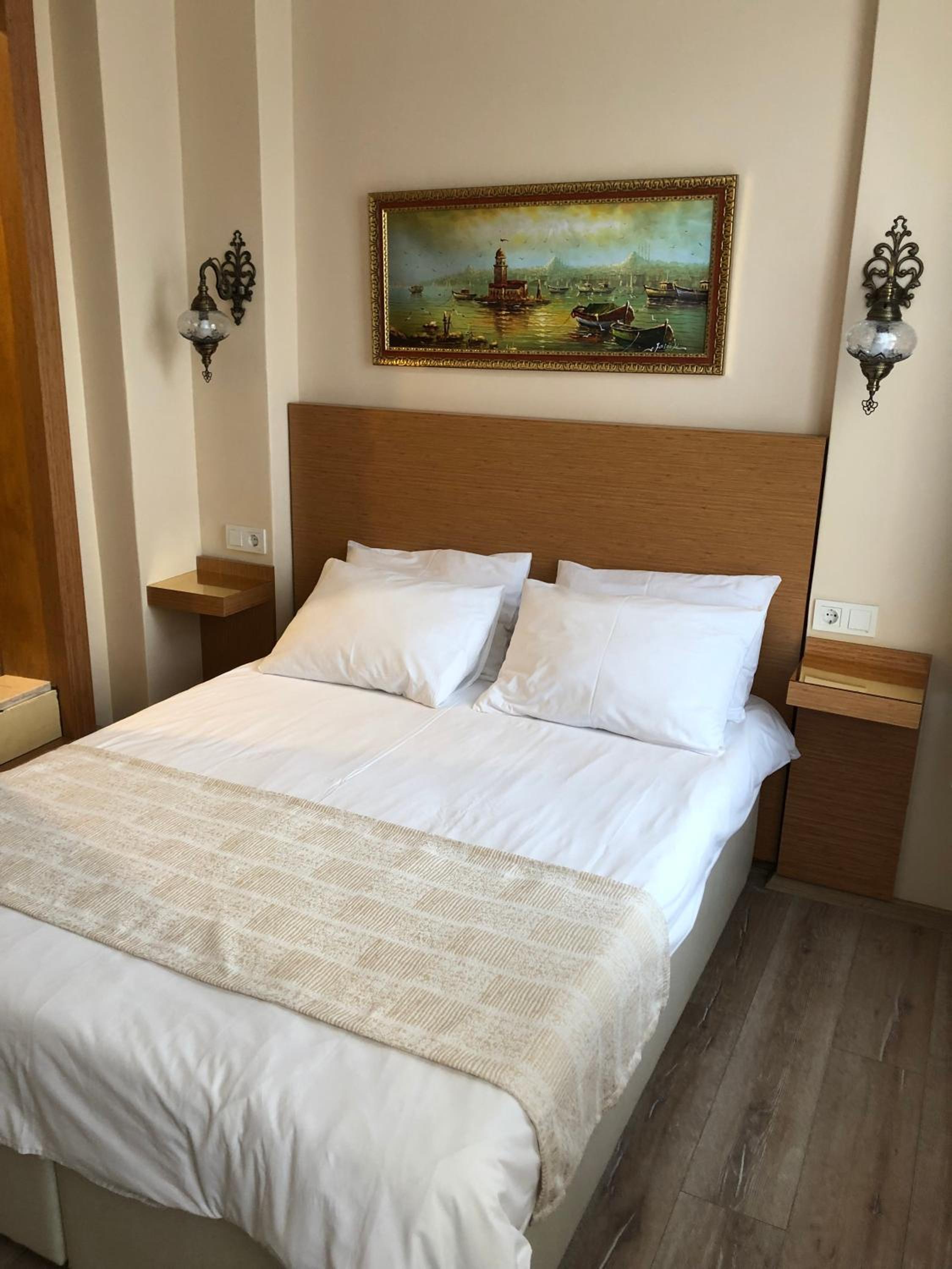 Budget Double Room photo 3