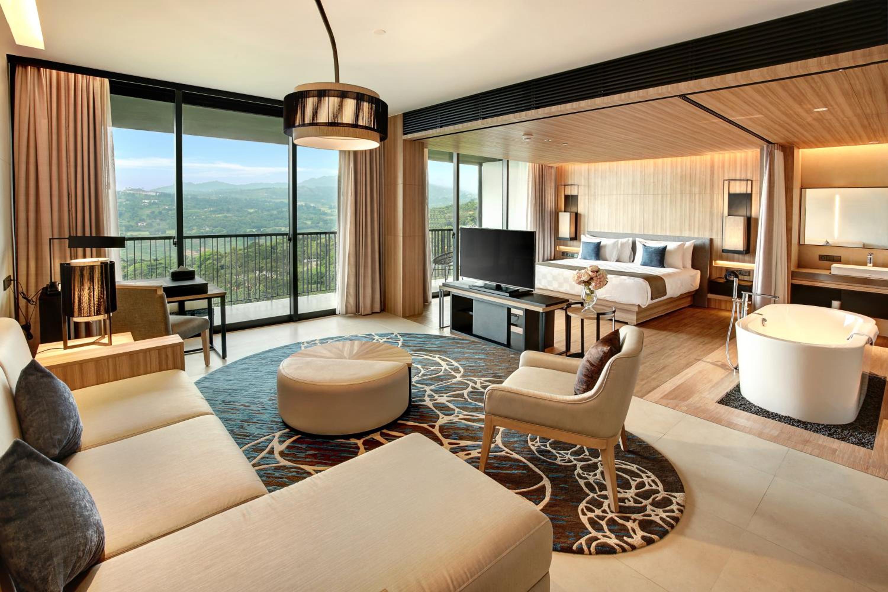 Junior King Suite with Mountain View