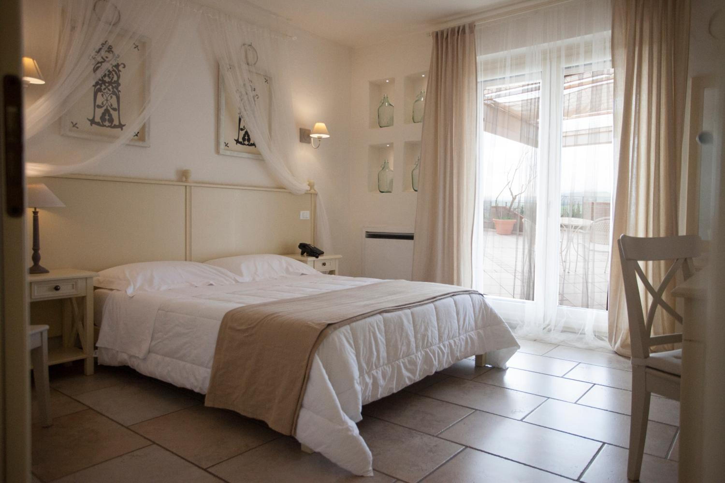 Double or Twin Room with Terrace
