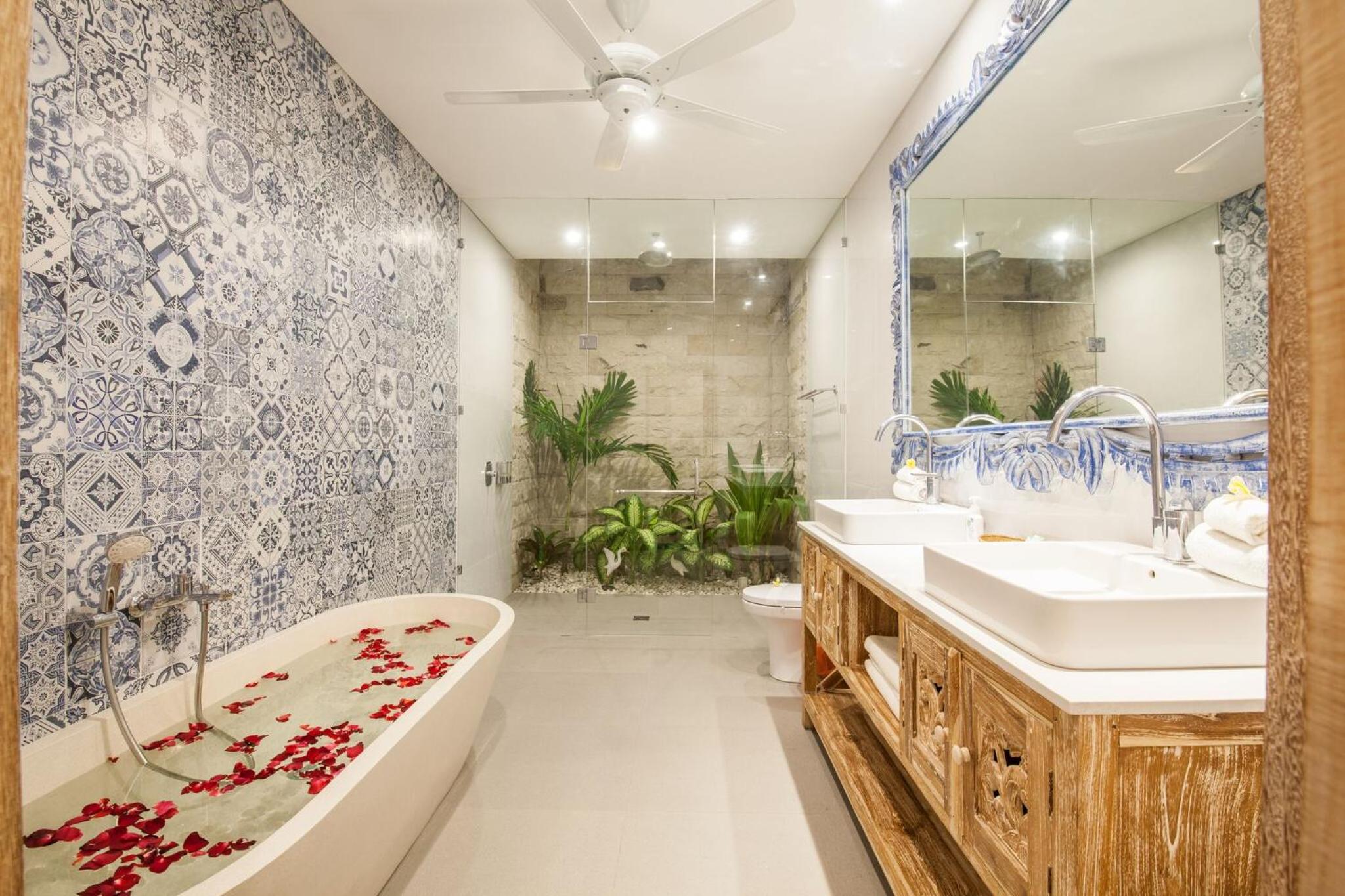 Ambermoon Villa 4 - Two Bedroom Pool Villa with Free One Time - Airport Pick Up - Photo 5