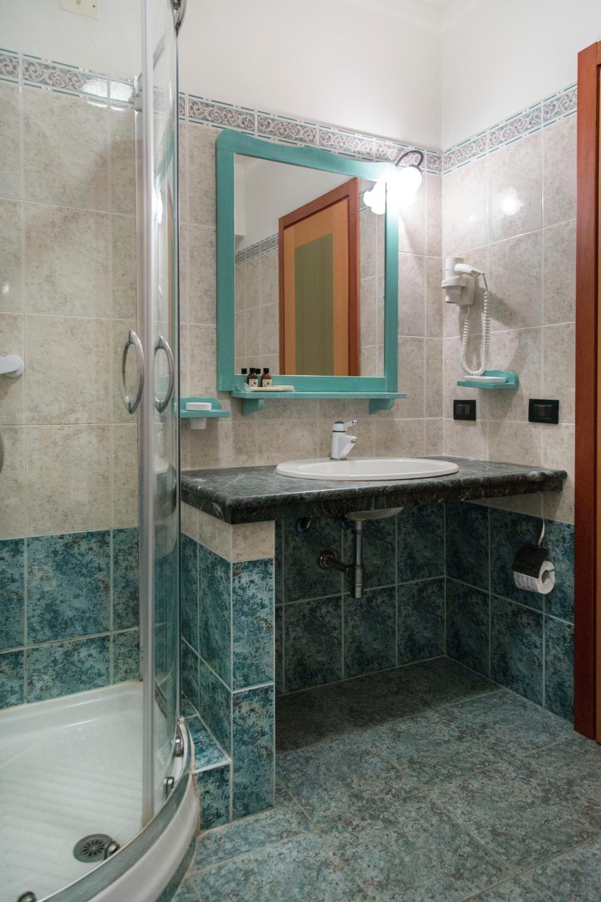 Standard Double or Twin Room photo 3