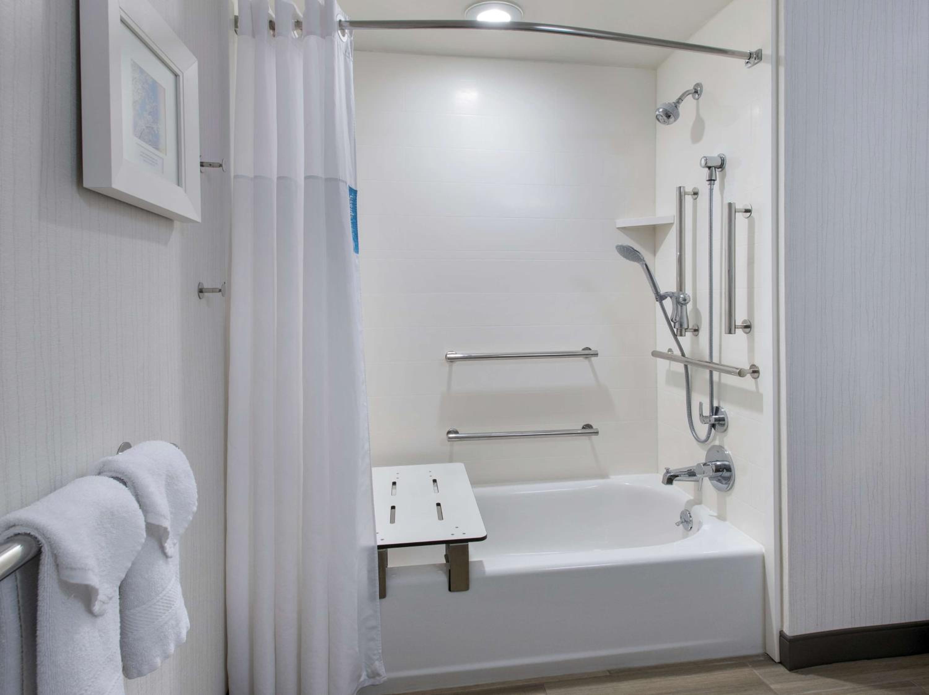 Queen Room with Bath Tub - Disability Access/Non-Smoking