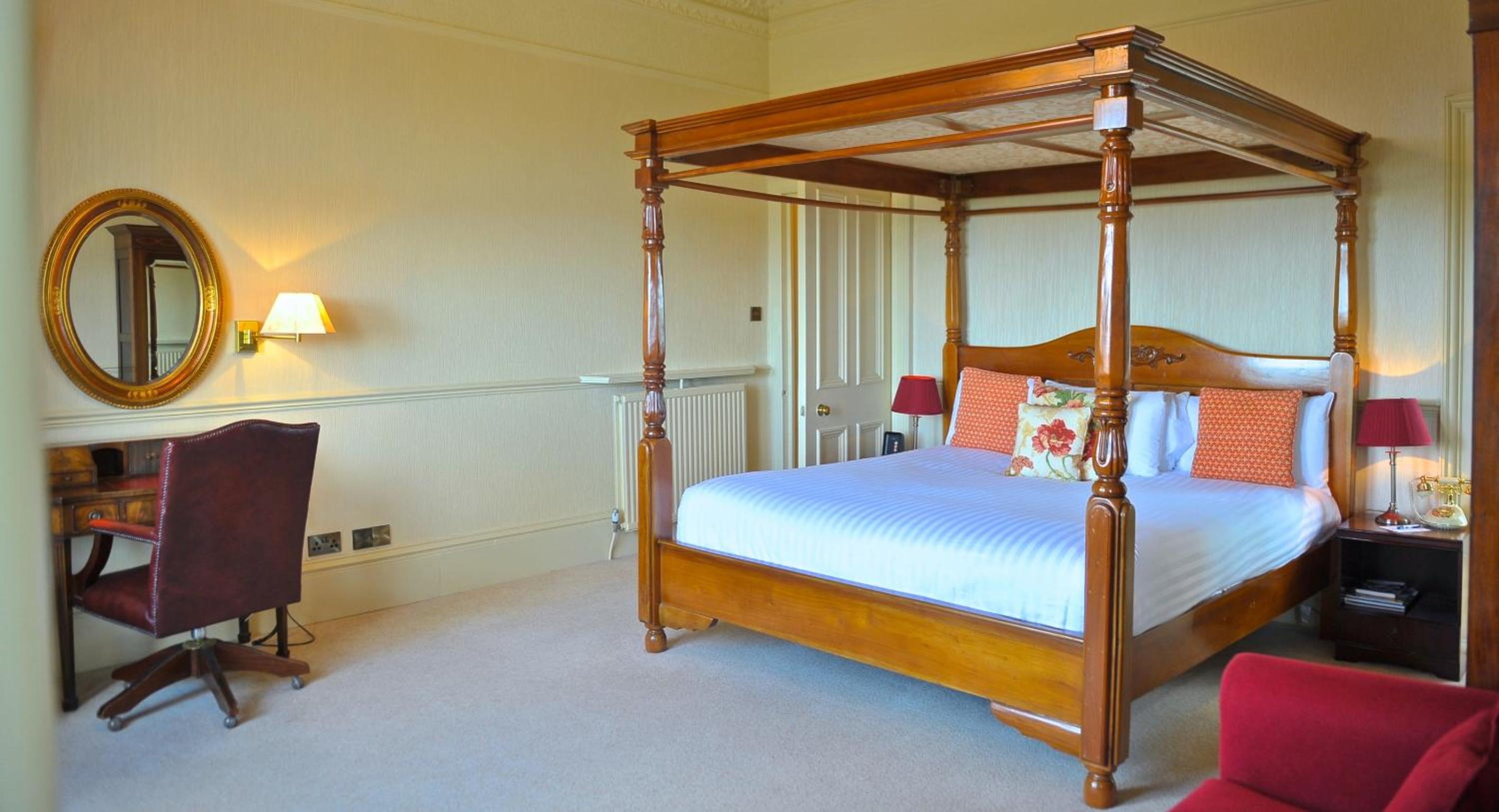 Deluxe King Room - Non-Smoking - Photo 3