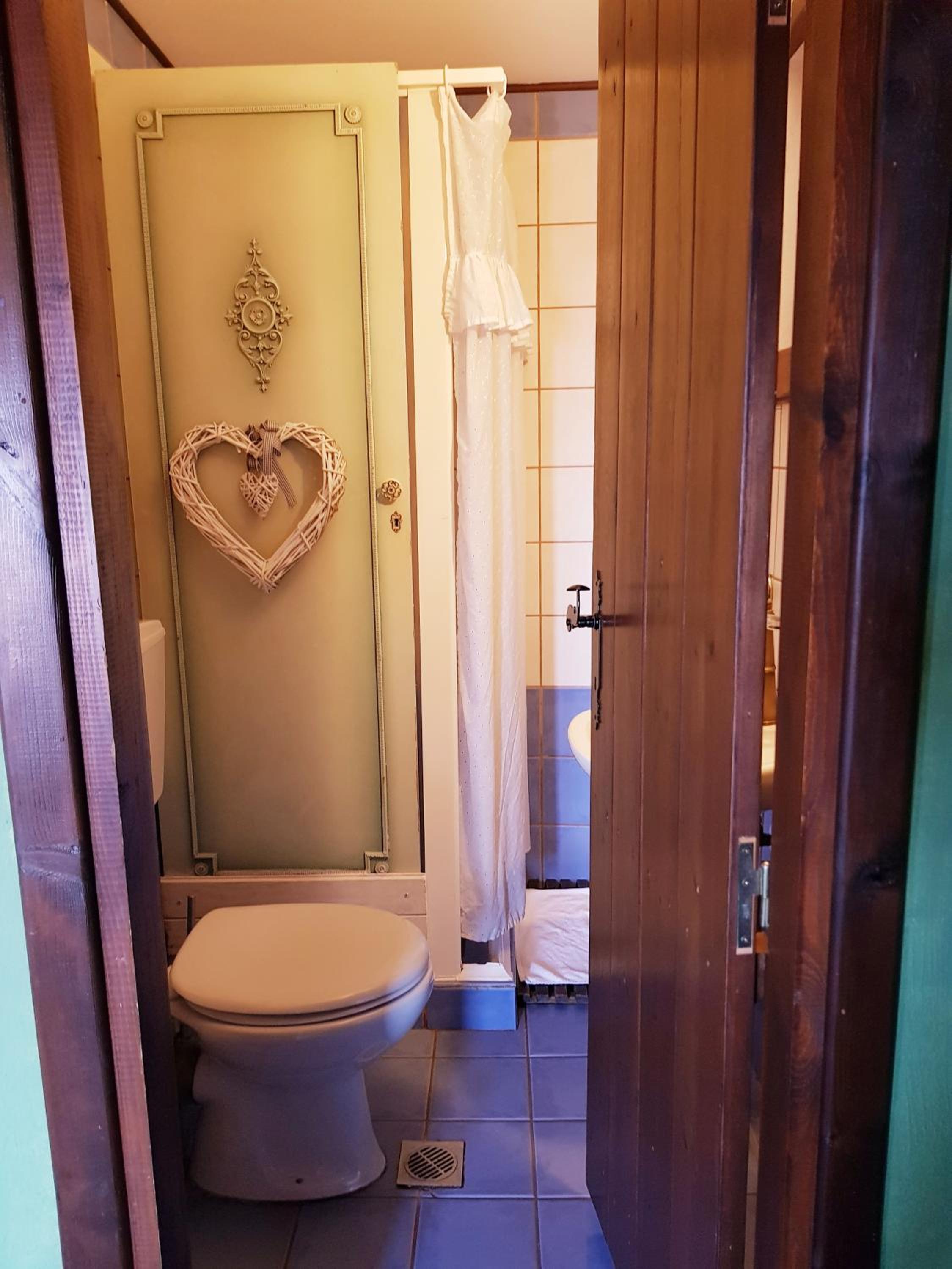 Double Room - Photo 7