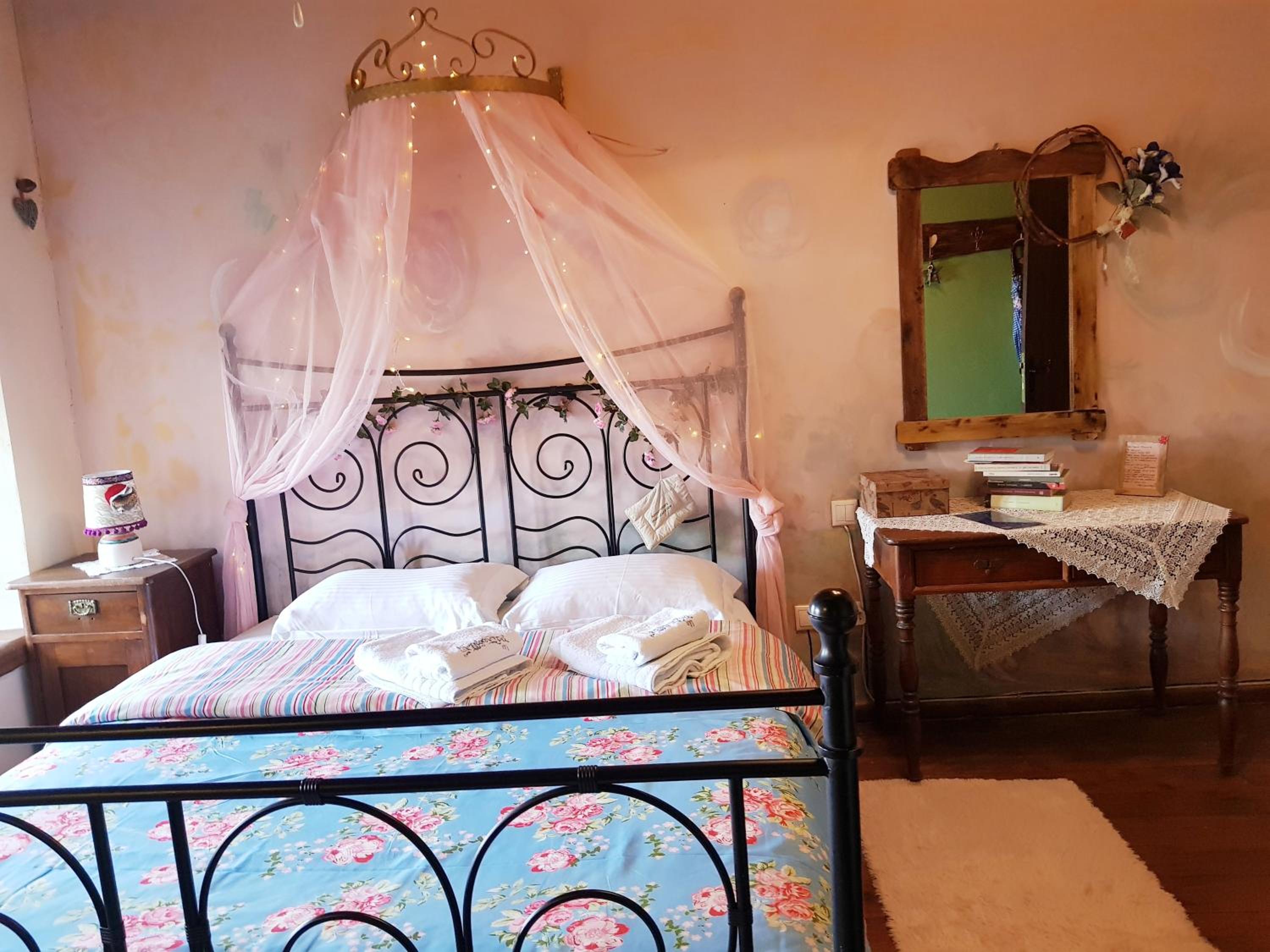 Double Room - Photo 8