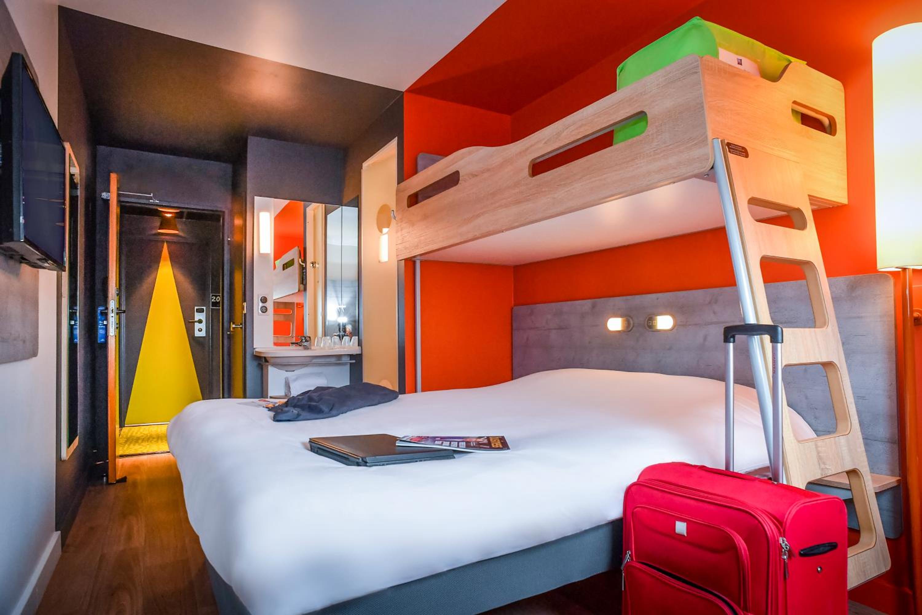 Triple Room with Bunk Bed photo 1
