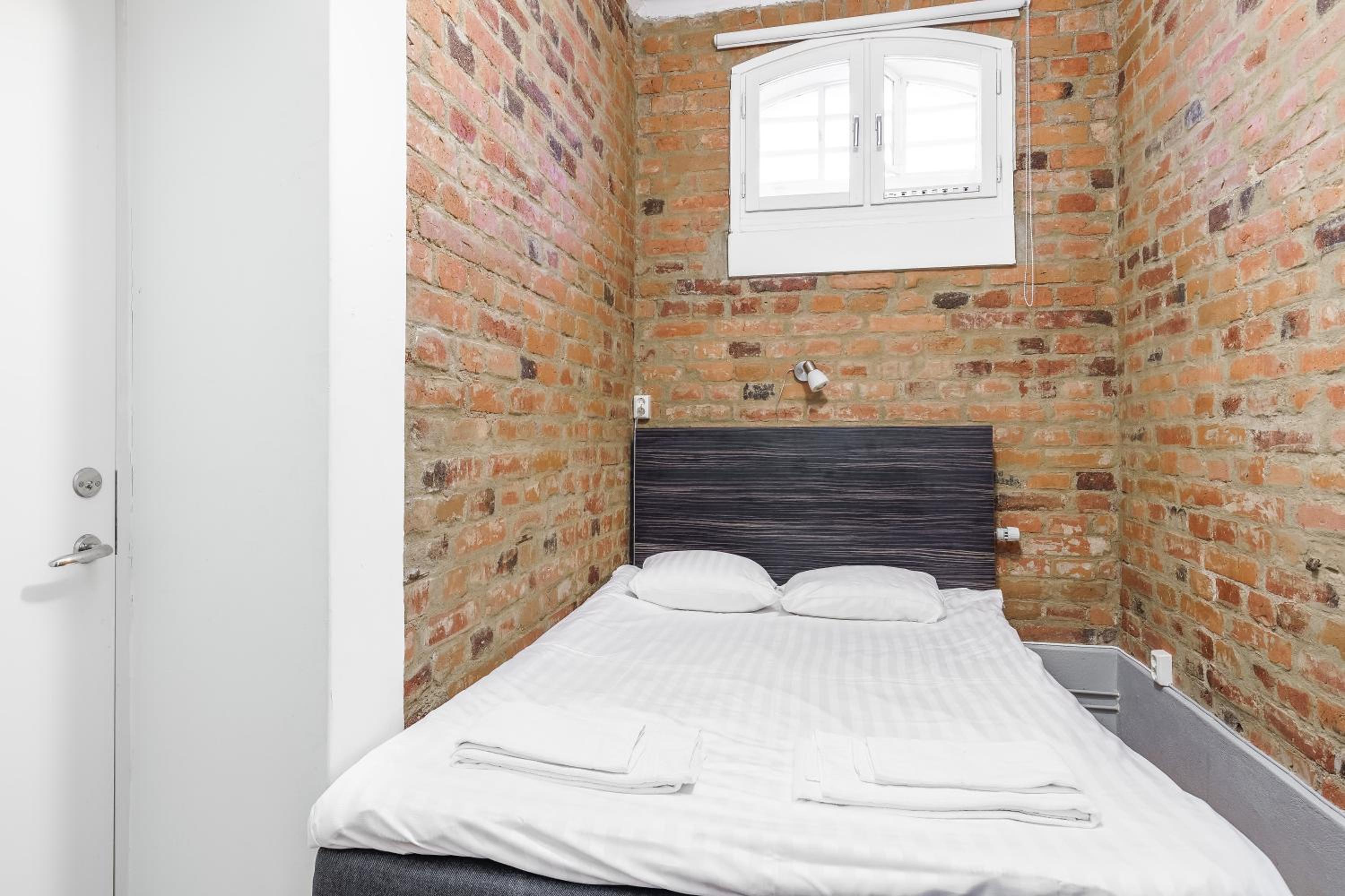 Cell double with 140-bed