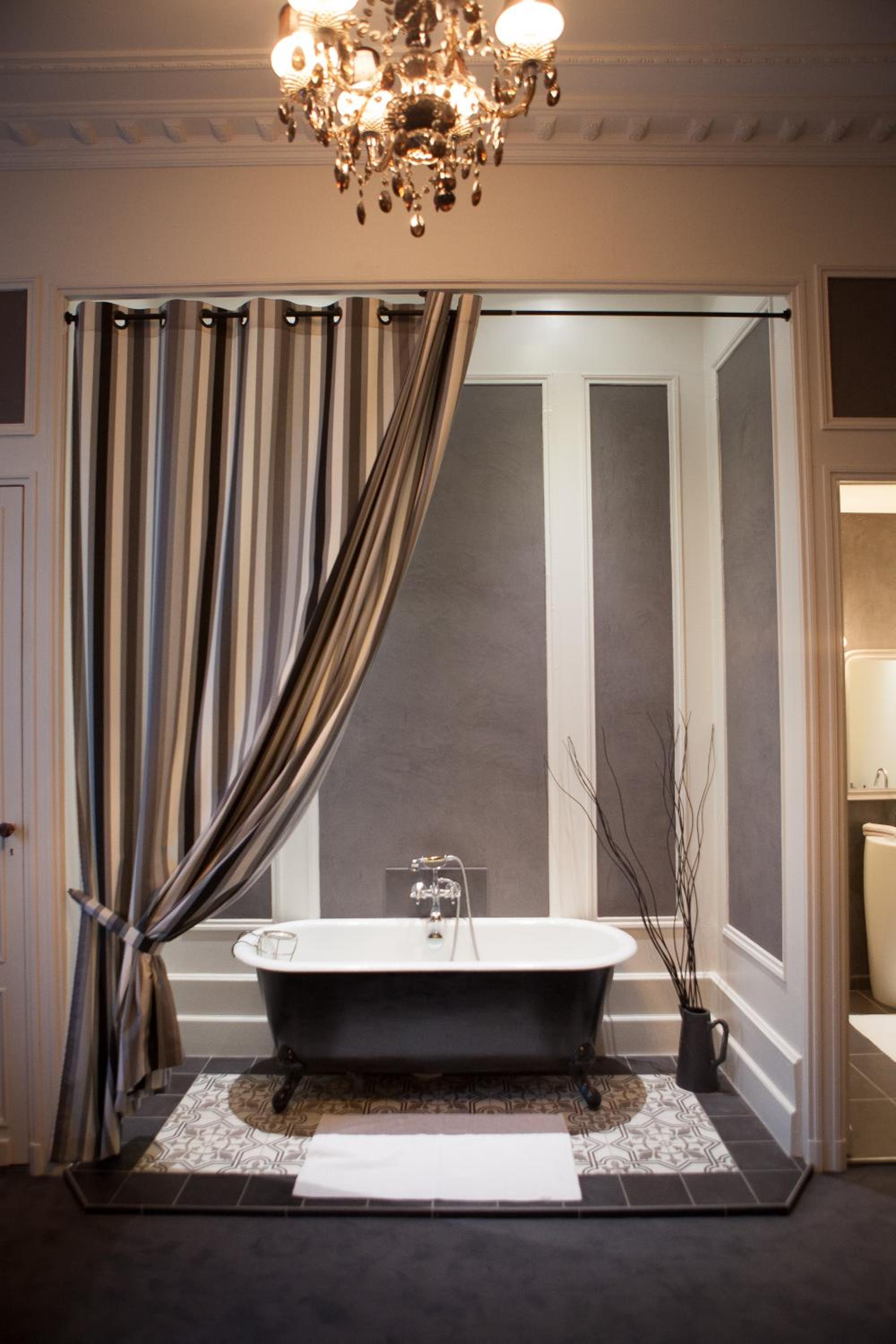 Deluxe King Suite photo 2
