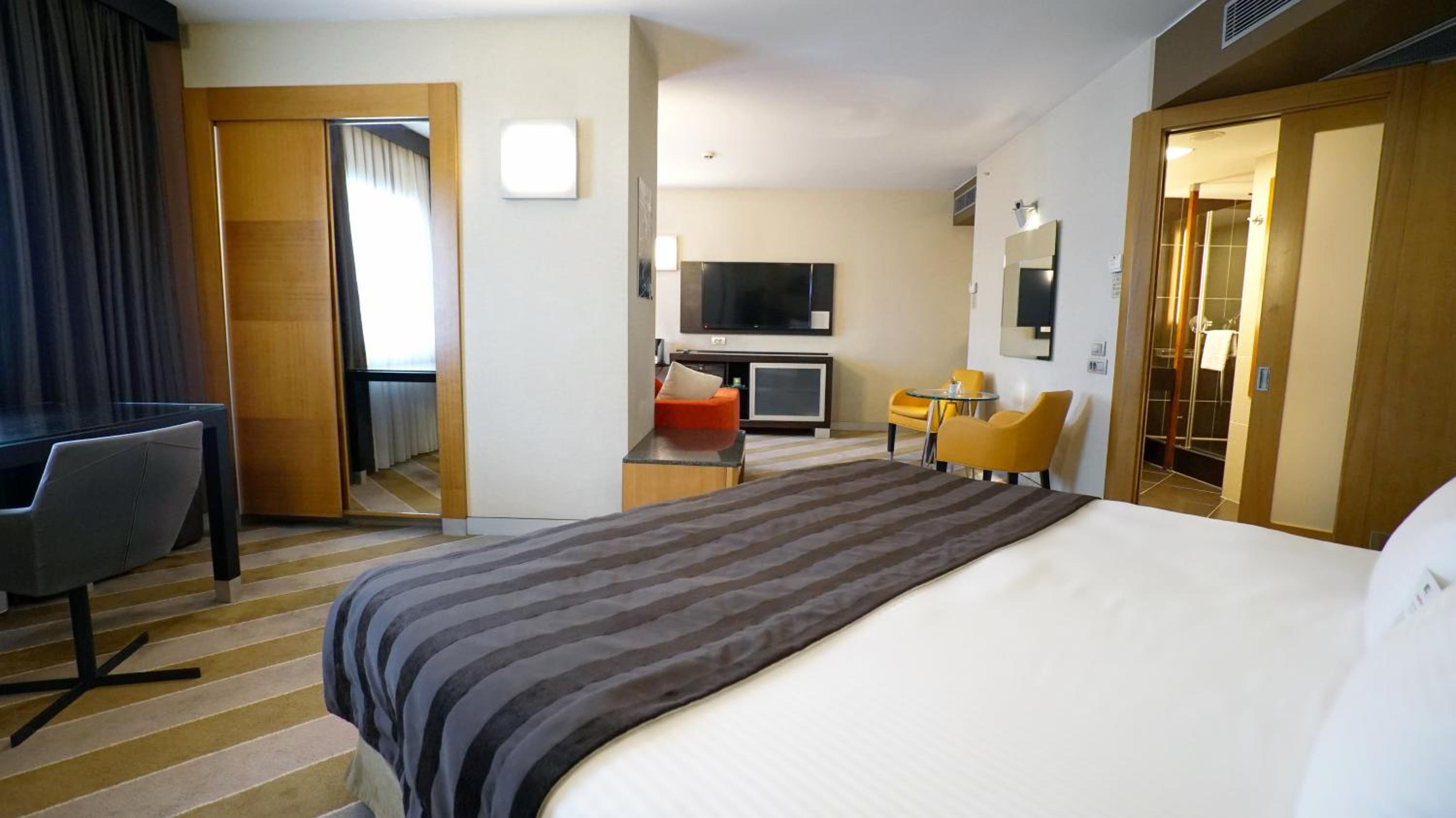 Executive Junior Suite with  Lounge Access