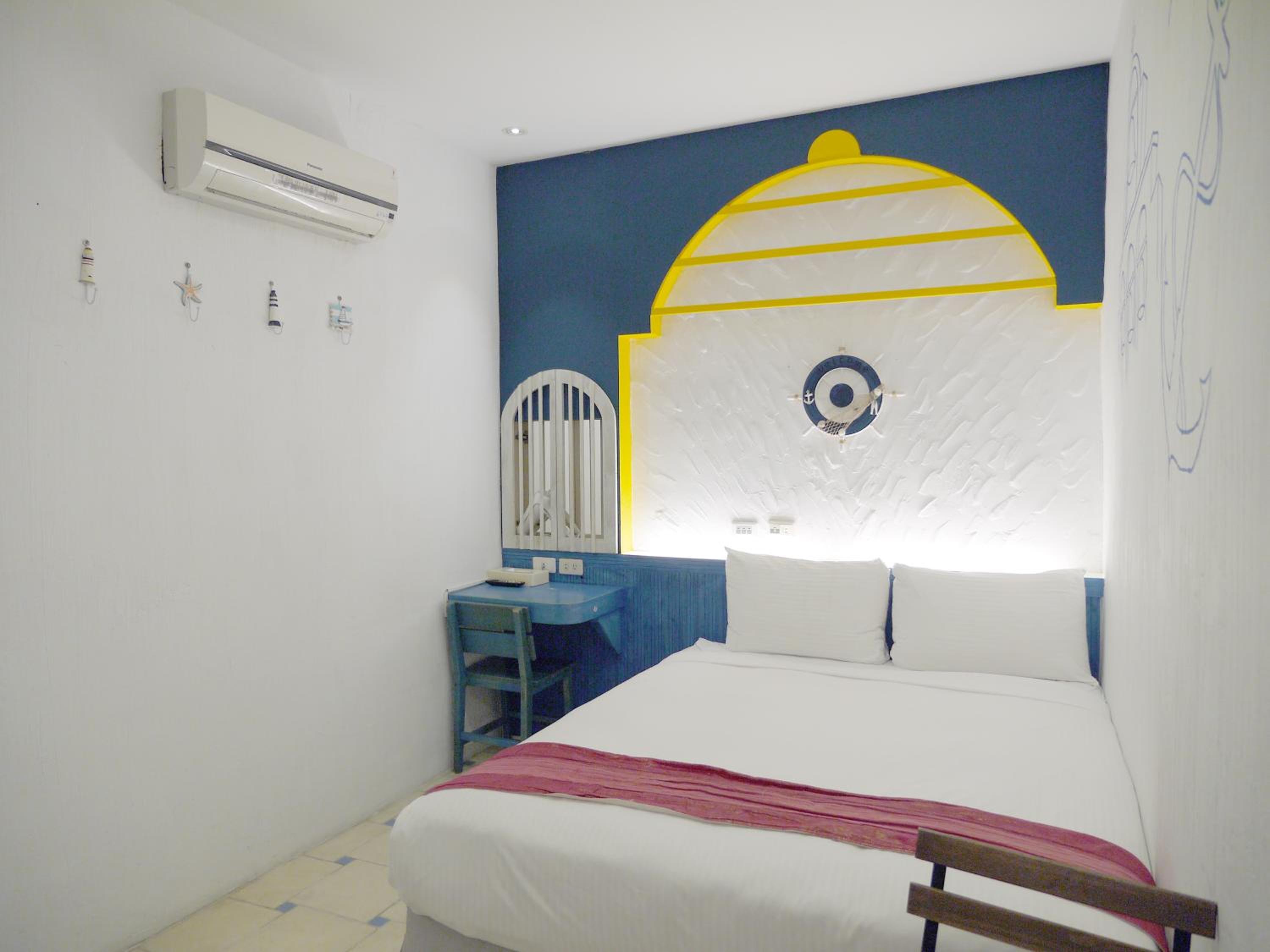 Standard Double Room- no window photo 3