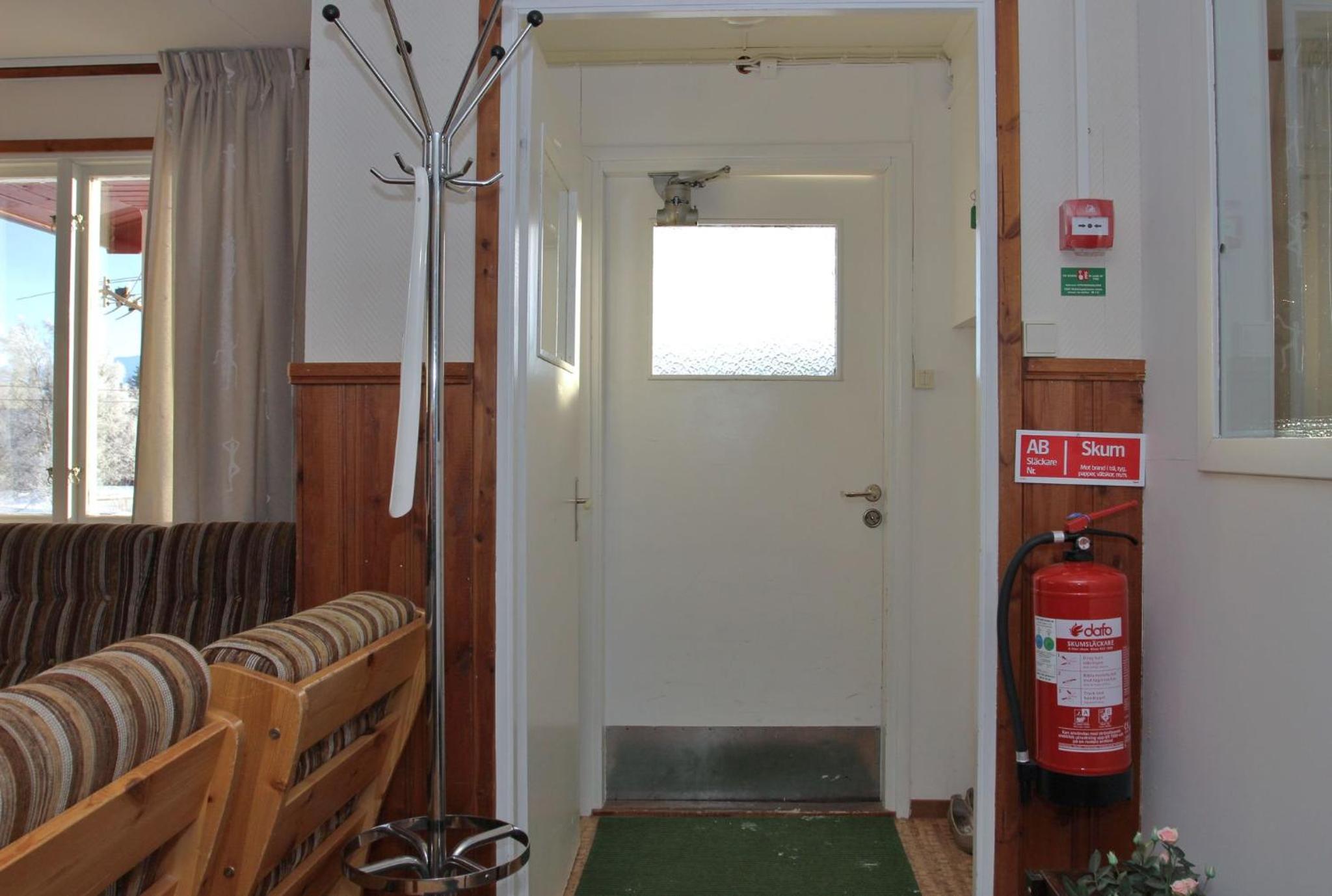 Small Twin Room - Photo 9