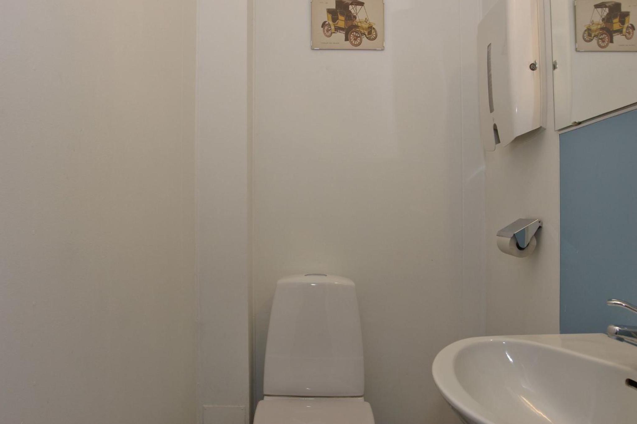 Small Twin Room - Photo 8
