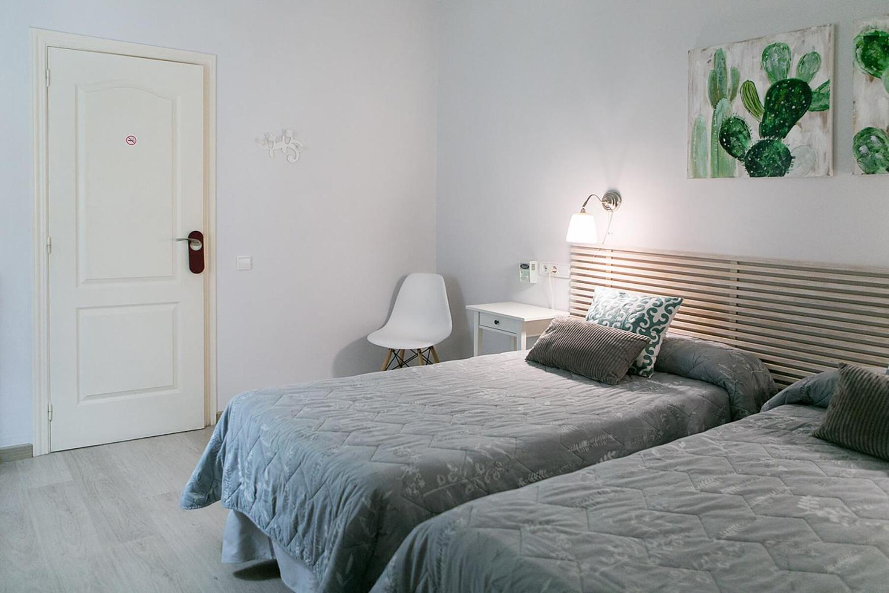 Interior Twin Room with Shared Bathroom photo 2