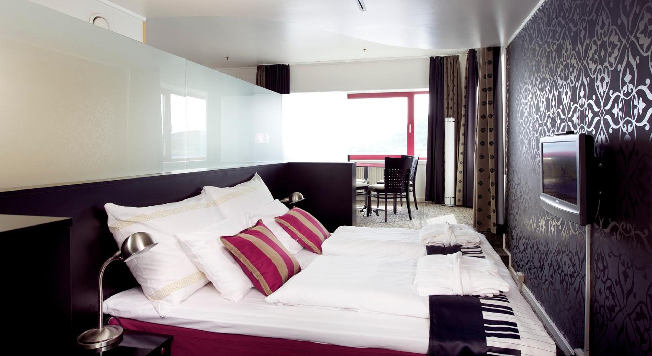 Junior Suite with Ocean View - Photo 7