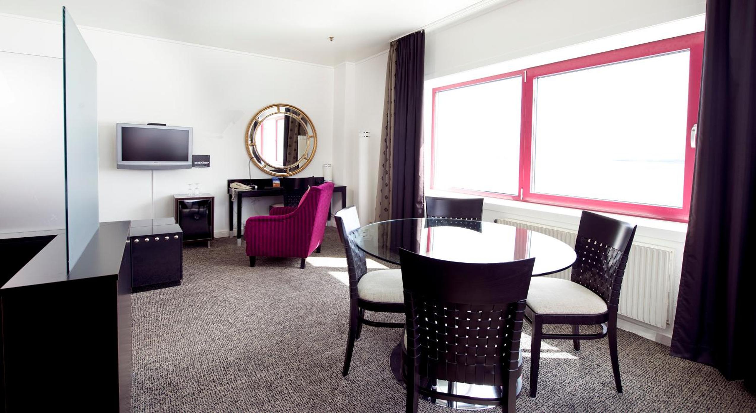 Junior Suite with Ocean View - Photo 9