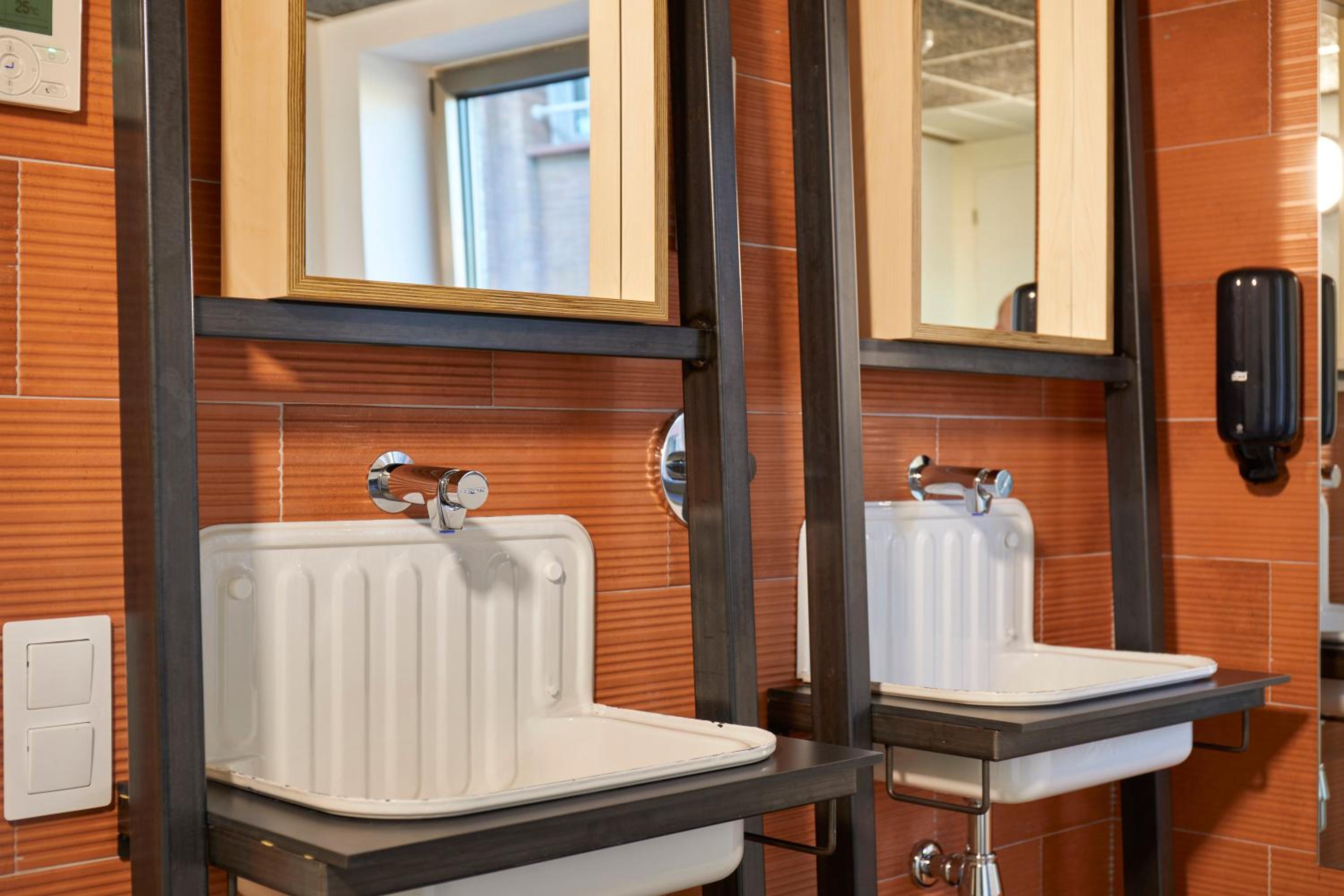 Quadruple Room with Private Bathroom photo 3