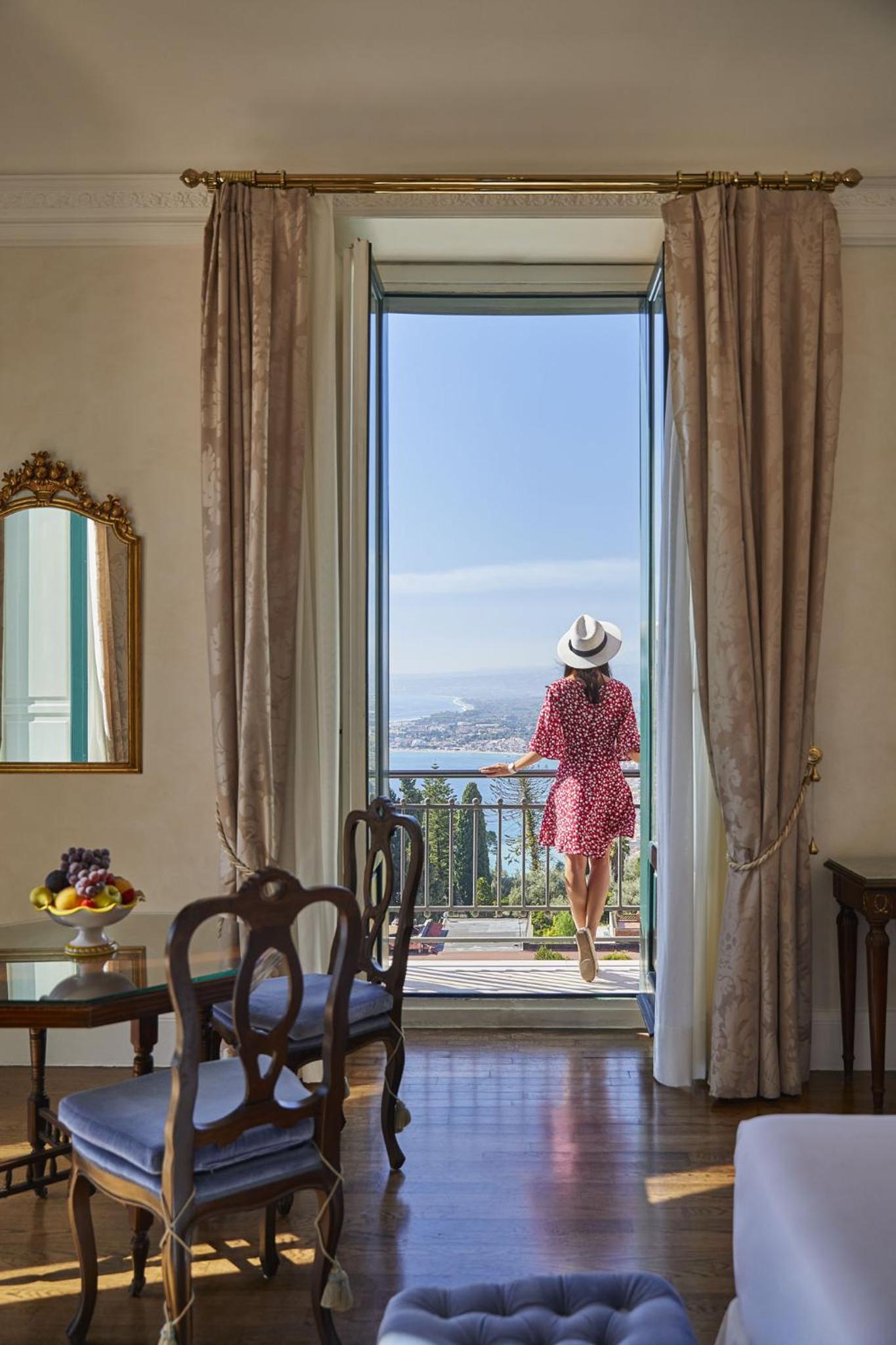 Deluxe Junior Suite with Balcony or Terrace and Sea View - Photo 11