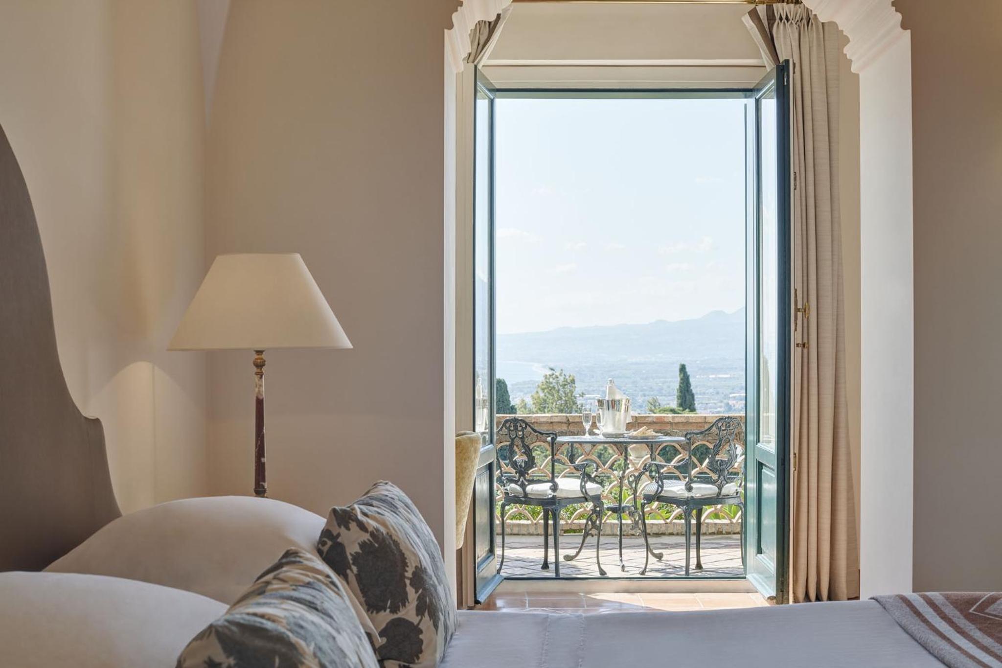 Premium Junior Suite with Terrace and Sea View - Photo 11