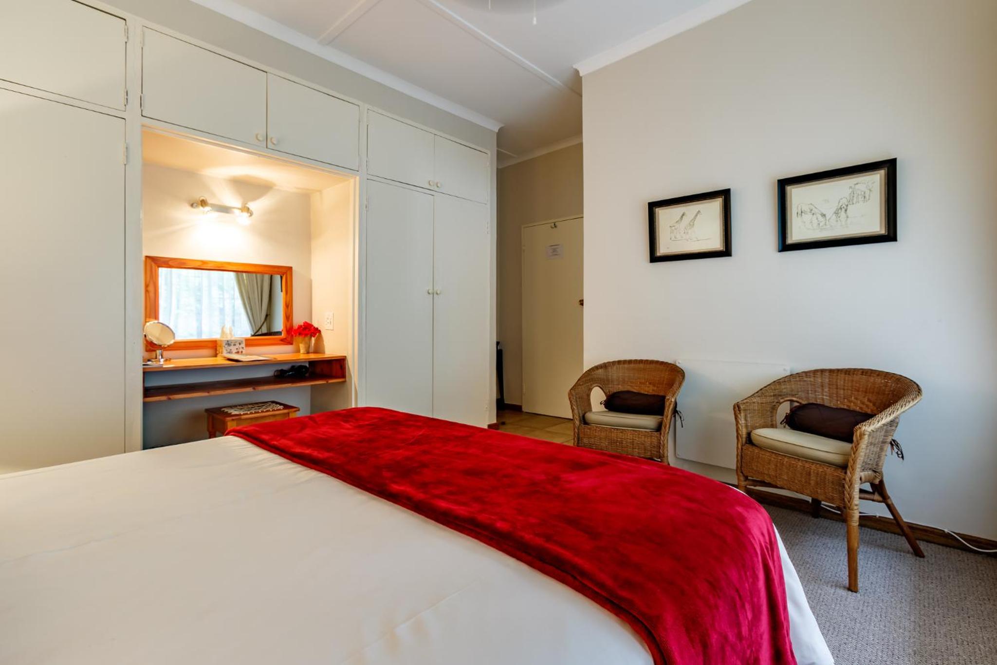 Deluxe Queen Room - Photo 7
