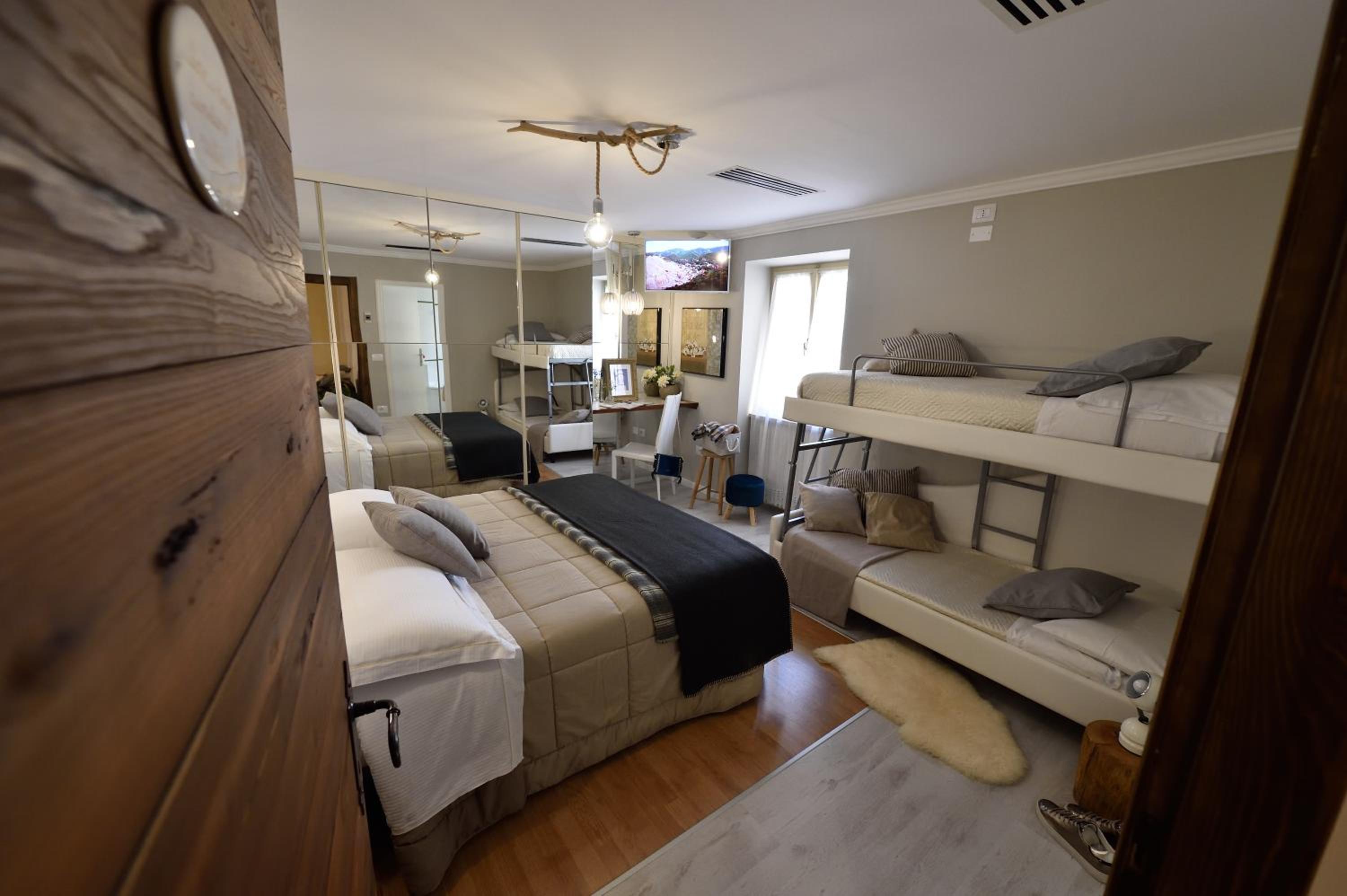Two-Bedroom Holiday Home - Photo 2