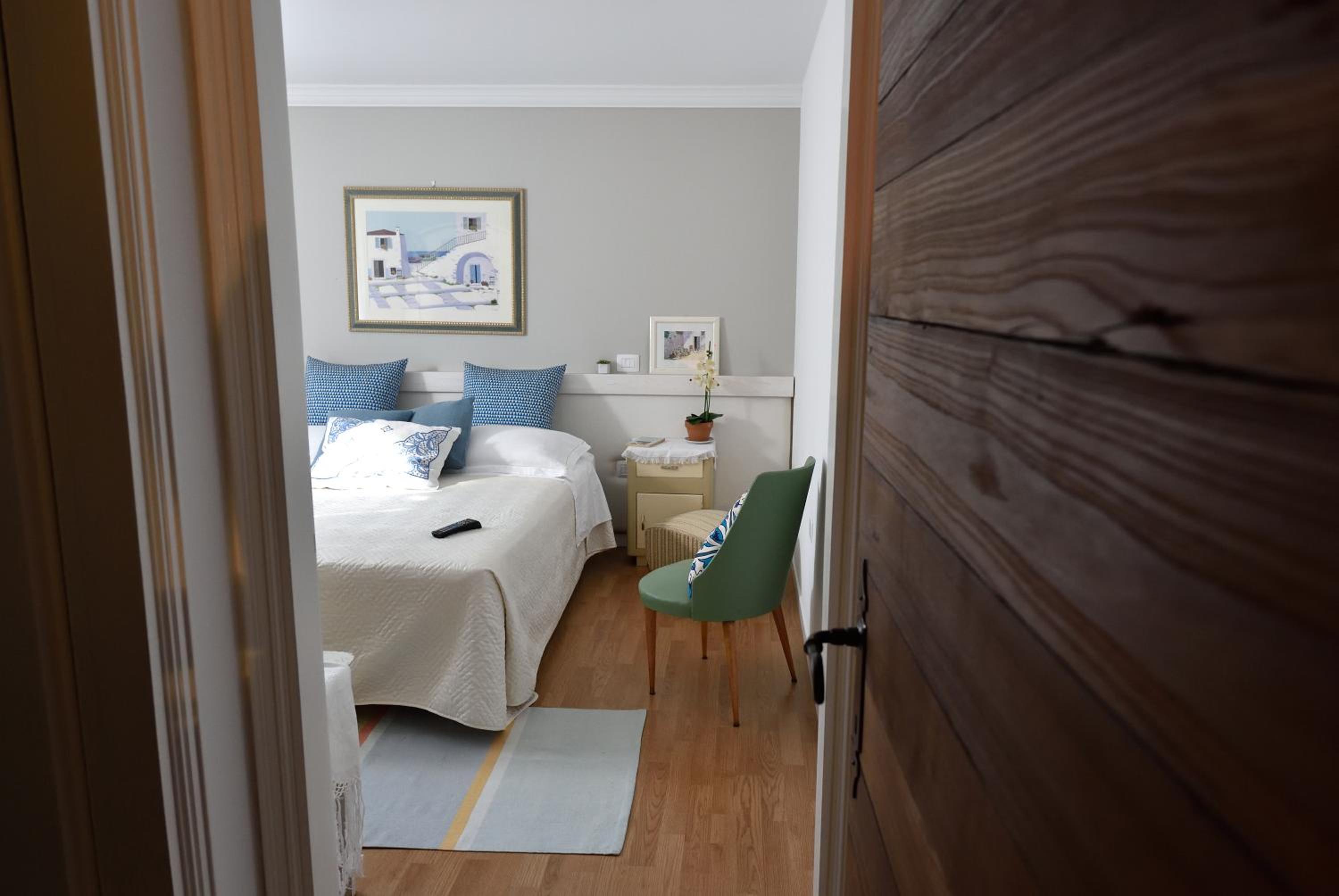 Two-Bedroom Holiday Home - Photo 32