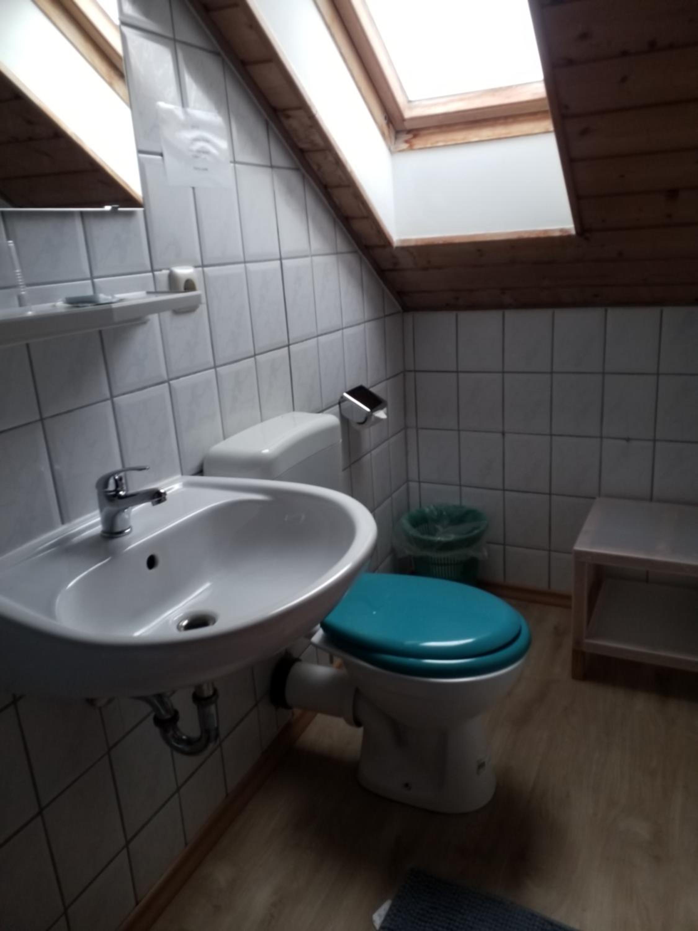 Single Room with Bathroom photo 2