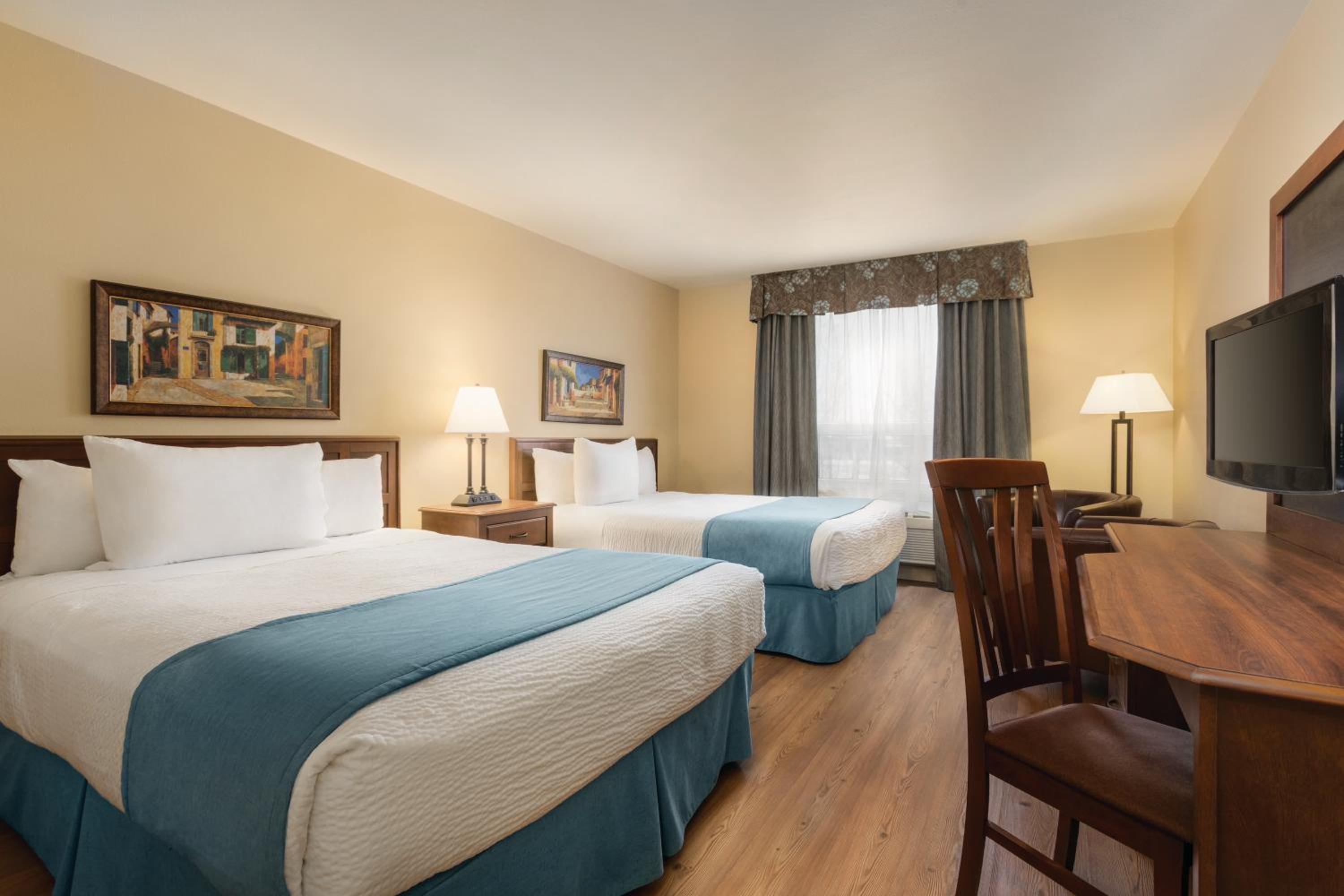 Queen Room with Two Queen Beds - Non-Smoking - Photo 1