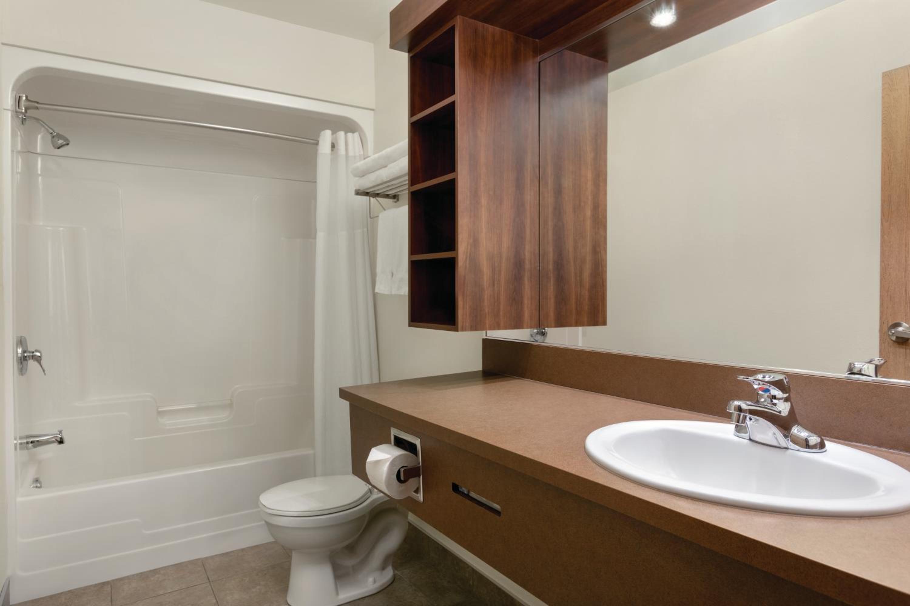 King Room - Non-Smoking - Photo 2
