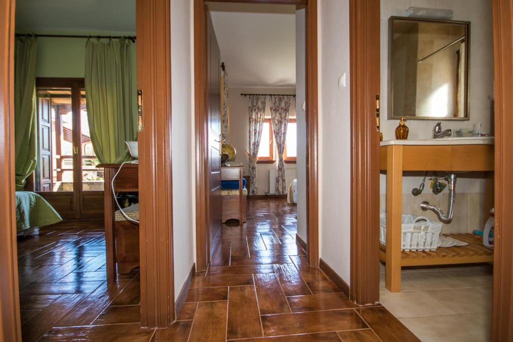 Three-Bedroom House photo 3