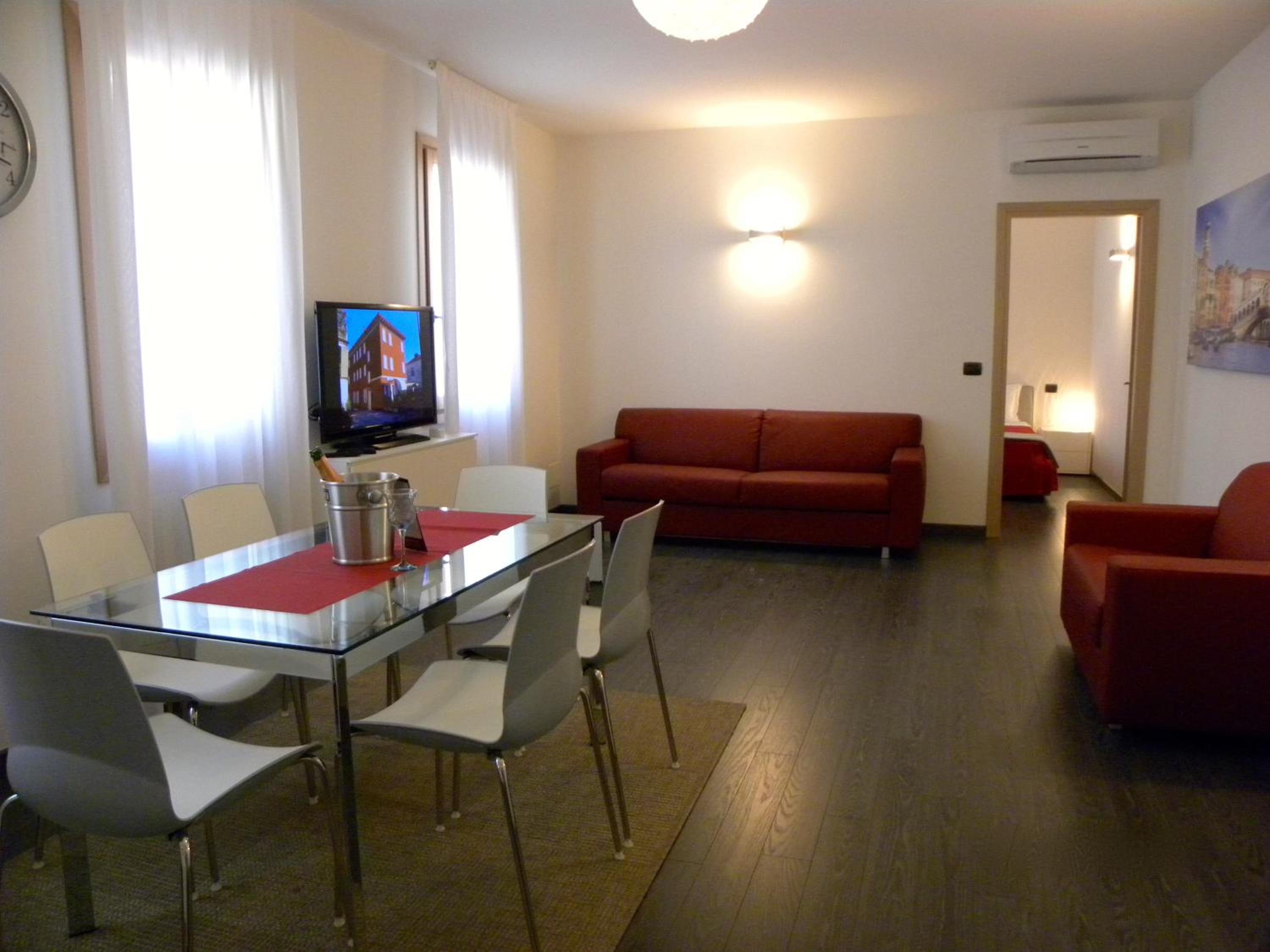 One-Bedroom Apartment (6 Adults) photo 3