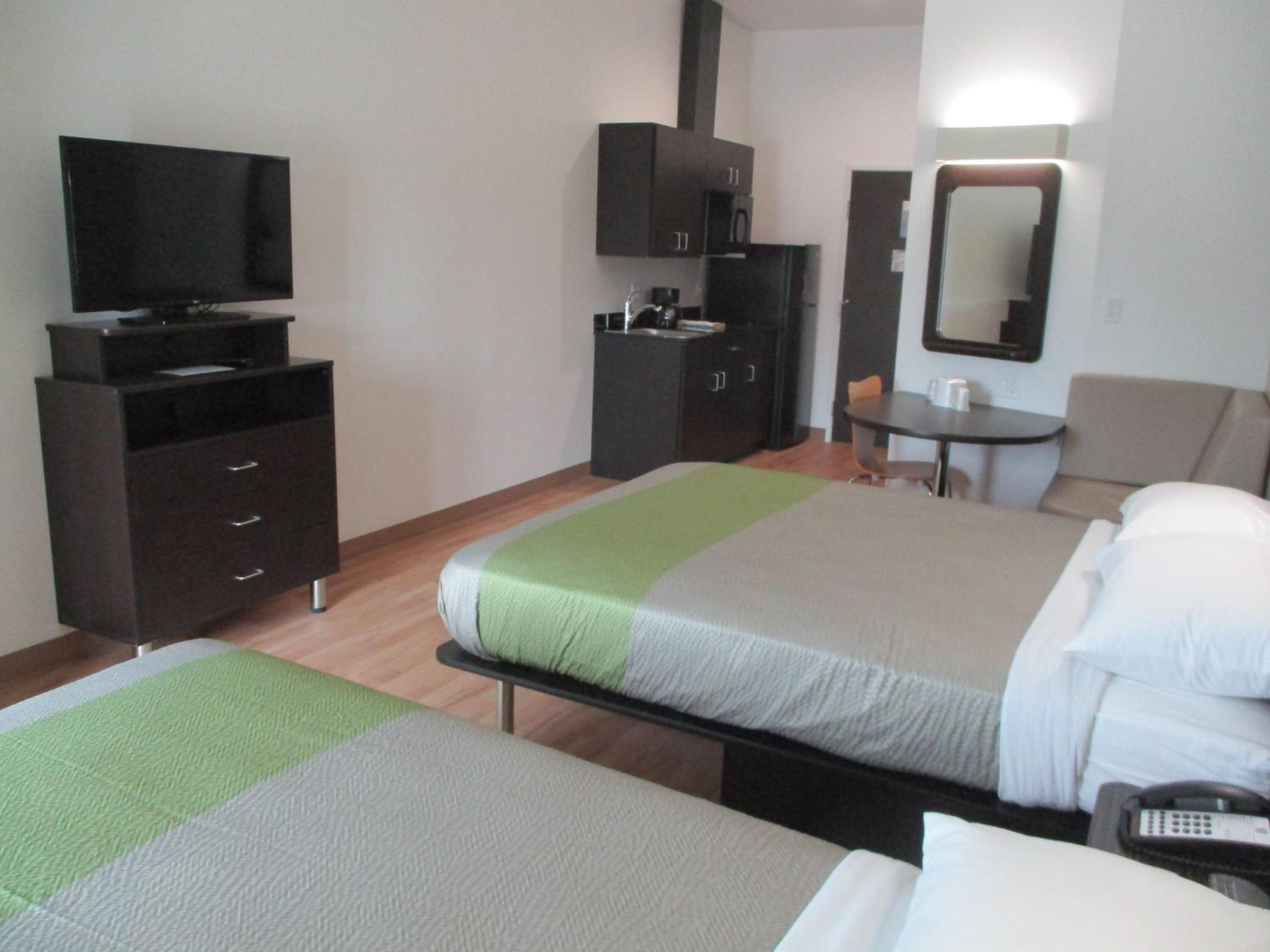 Queen Room with Two Queen Beds - Disability Access - Photo 8
